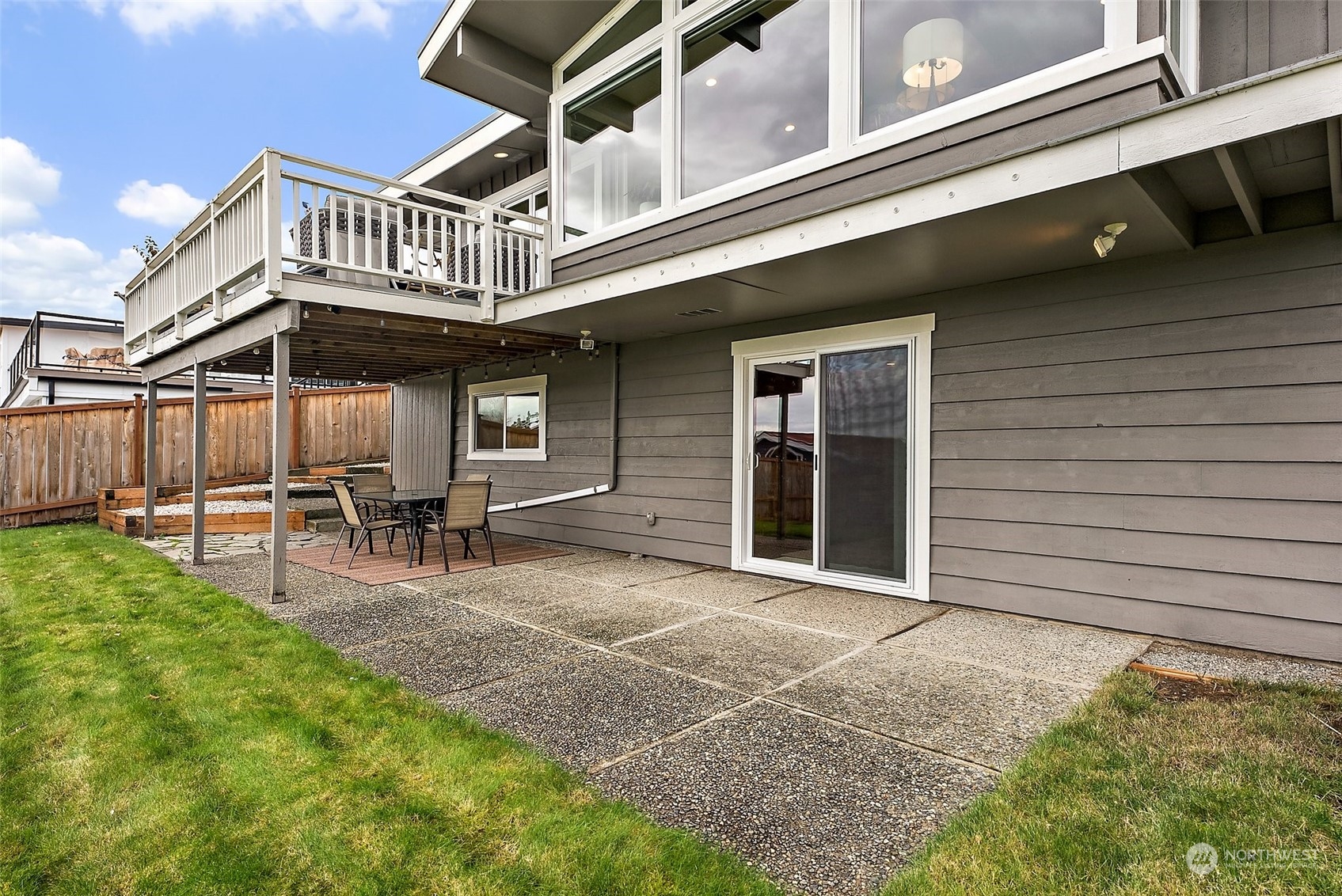 6823 Soundview Drive