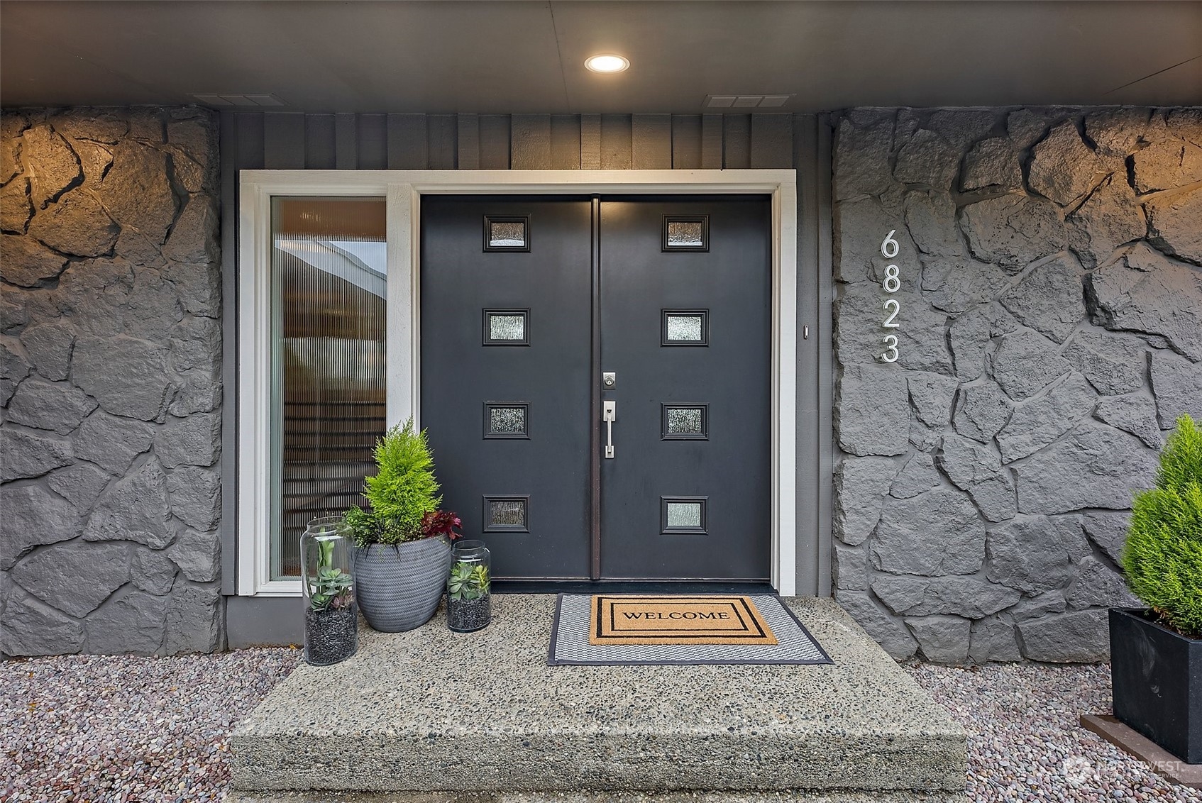 6823 Soundview Drive