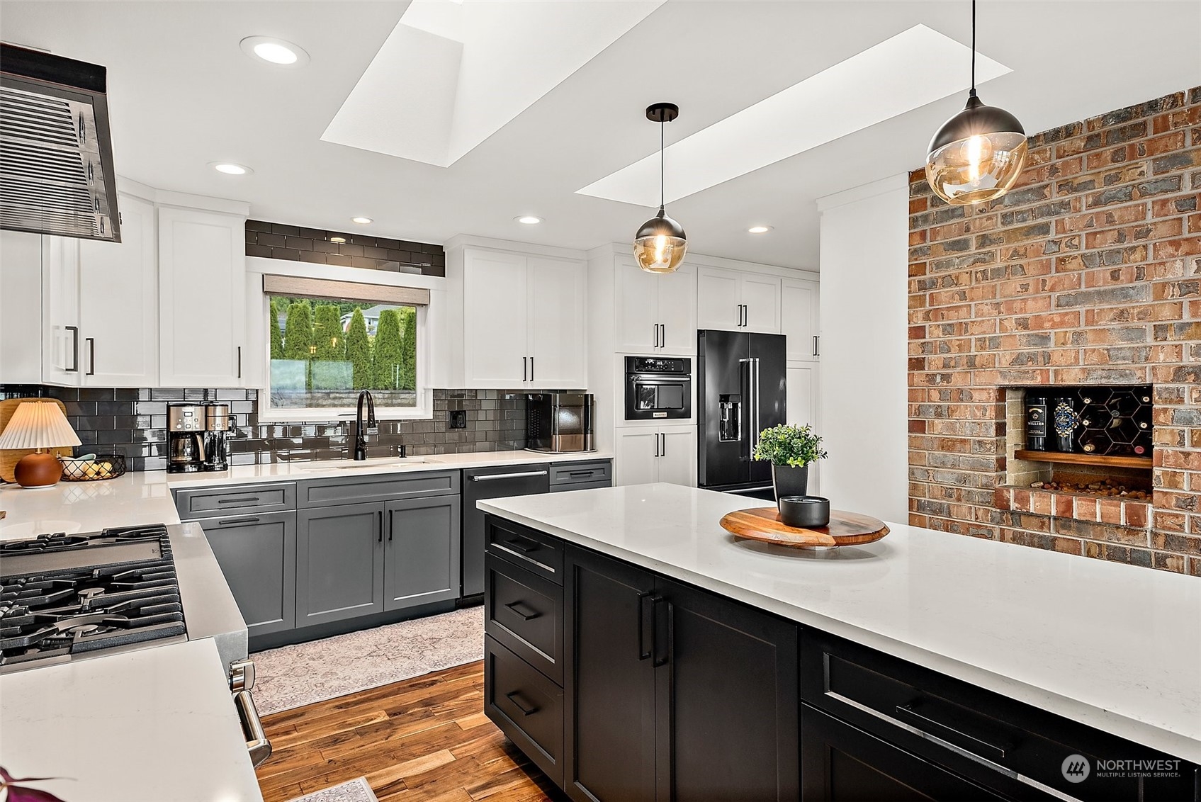 6823 Soundview Drive