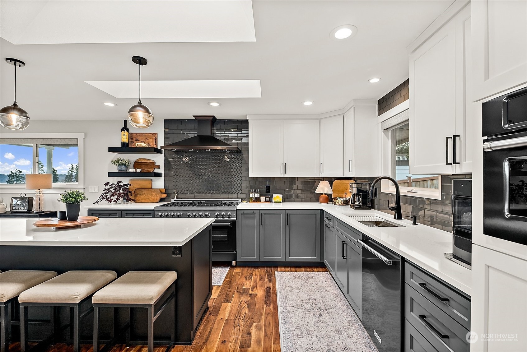 6823 Soundview Drive