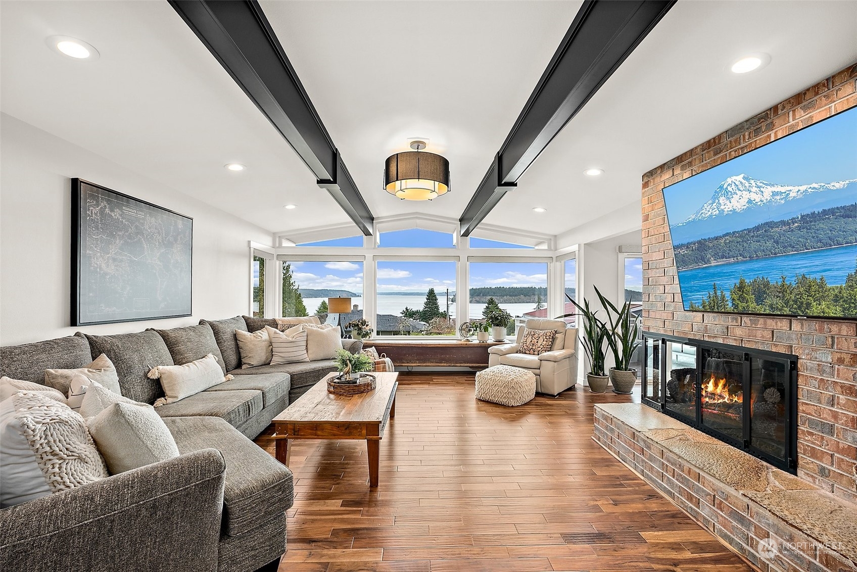 6823 Soundview Drive