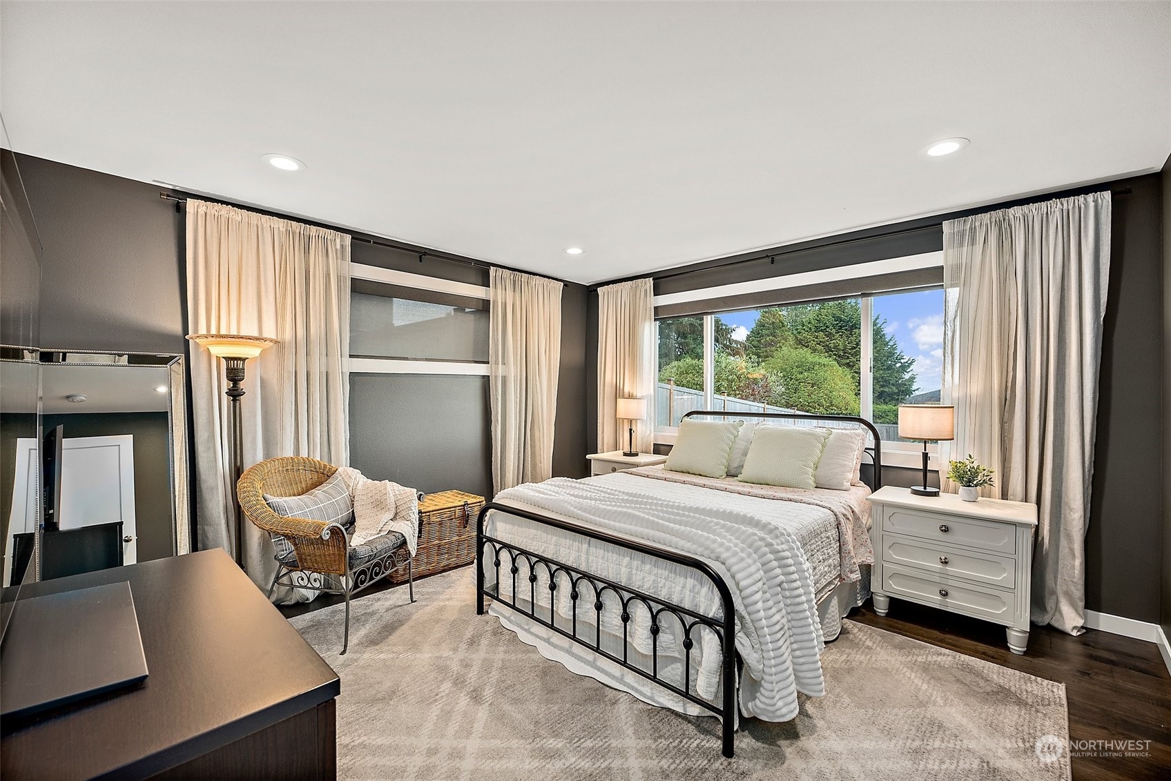 6823 Soundview Drive