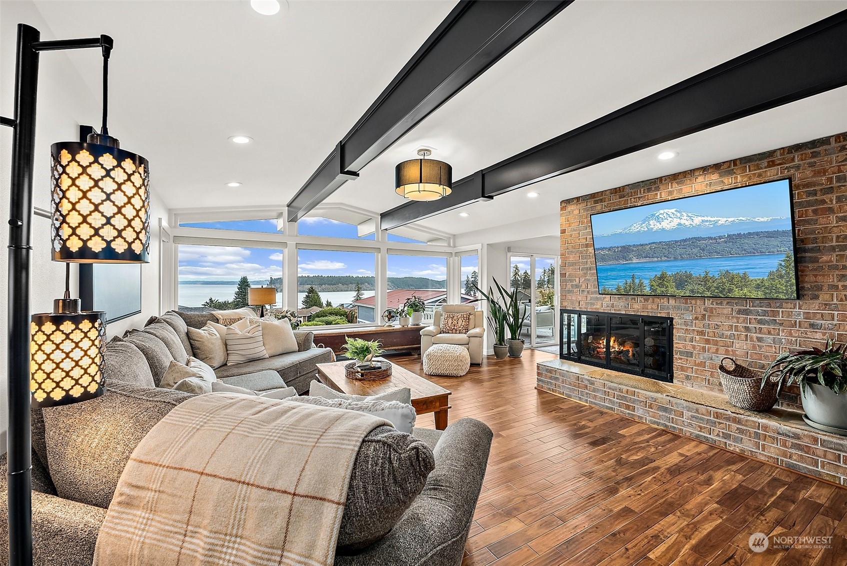 6823 Soundview Drive