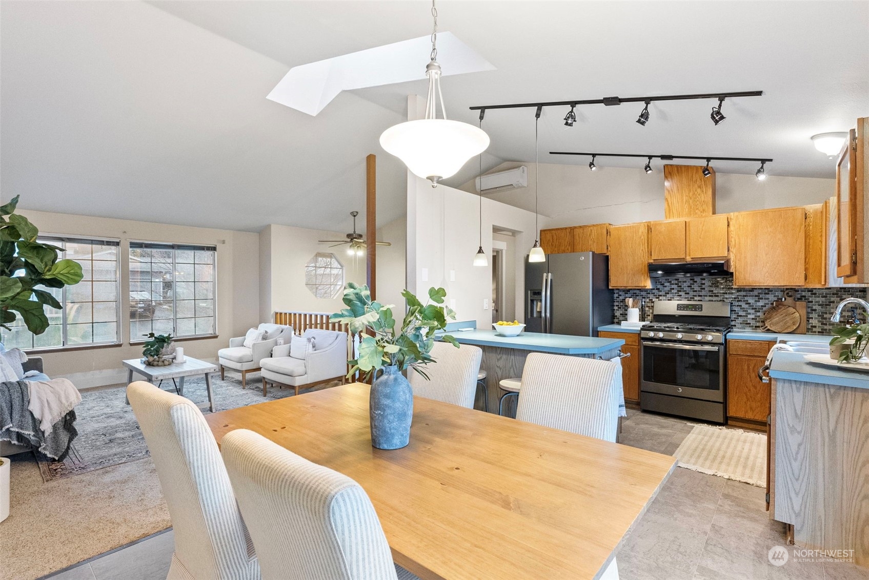 1210 Lansing Avenue W