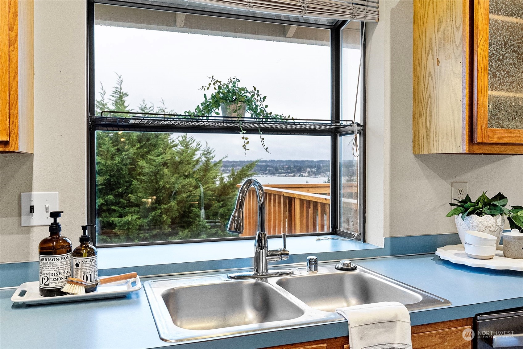 1210 Lansing Avenue W