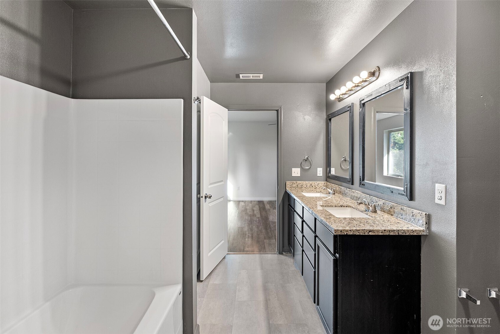 4233 SE Horsehead Way