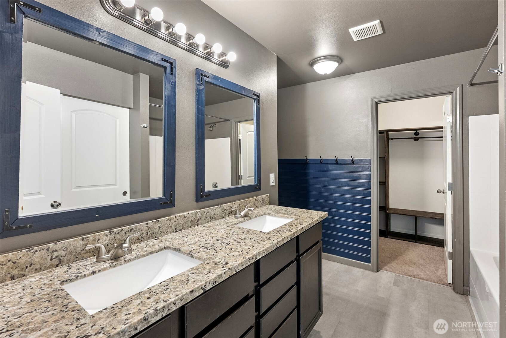 4233 SE Horsehead Way