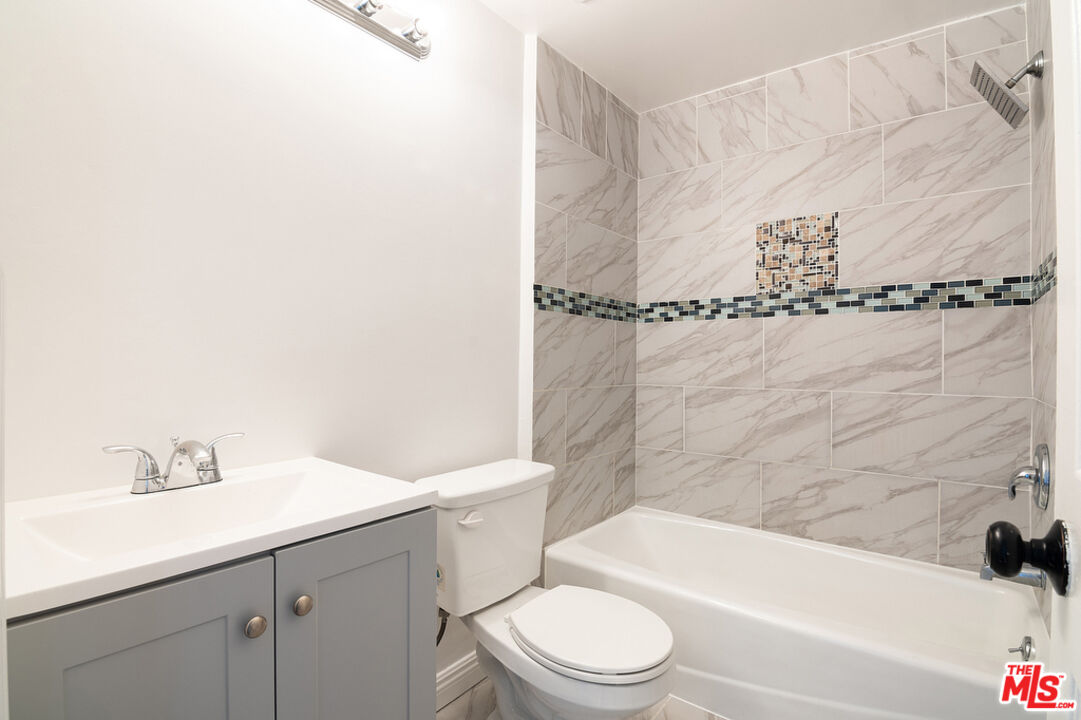 458 N Oakhurst Dr Unit: 106