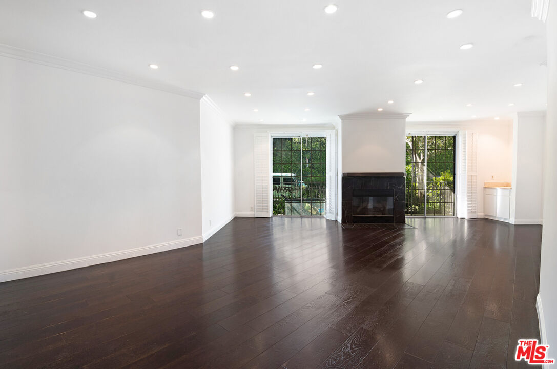 458 N Oakhurst Dr Unit: 106