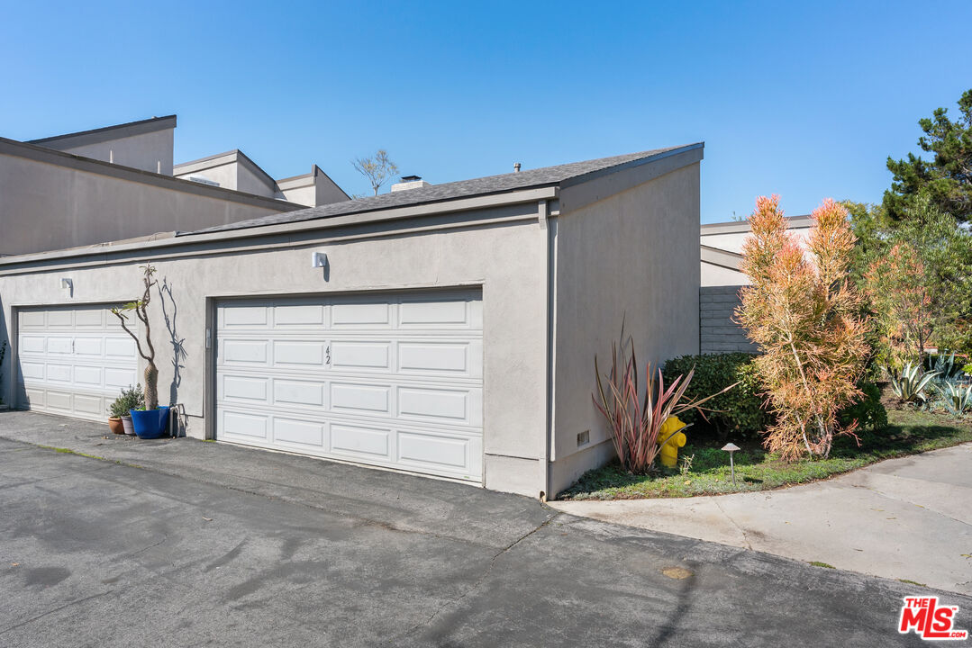 42 Village Pkwy