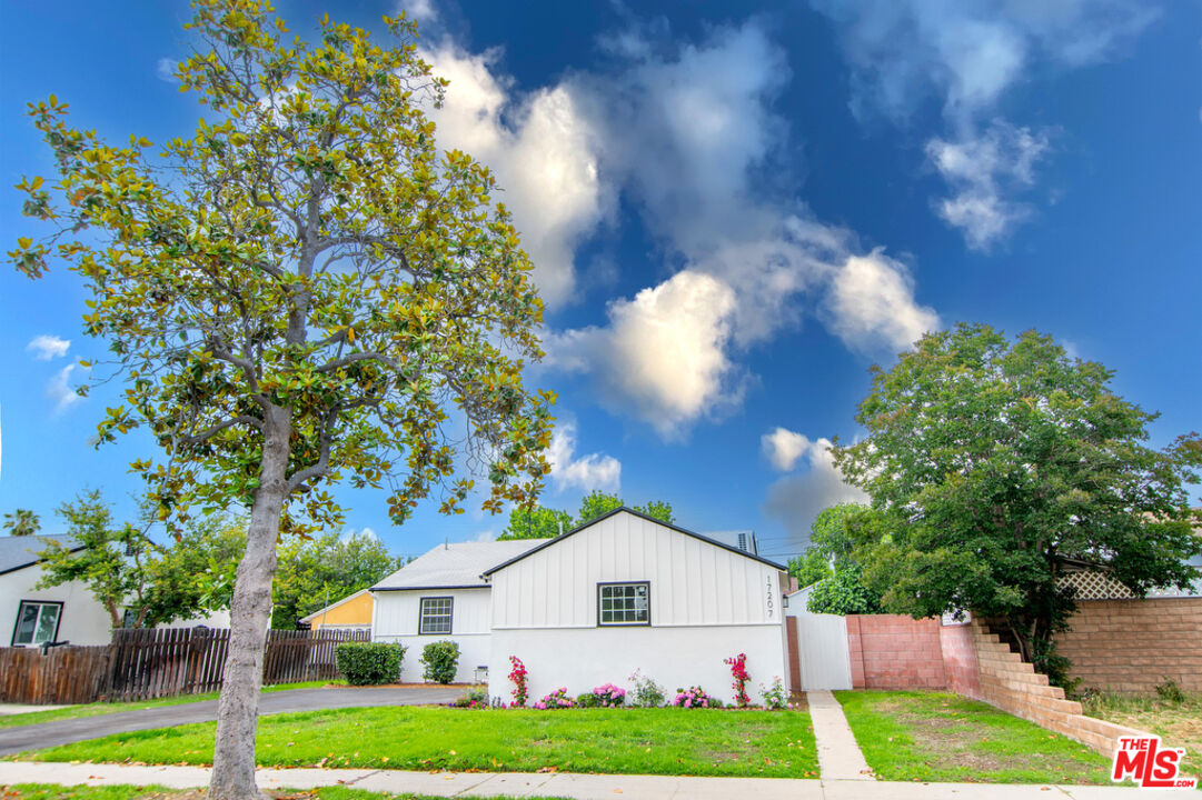 17209 Stagg St