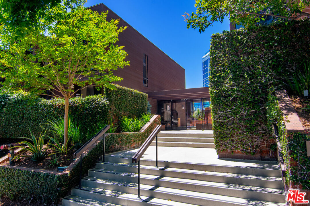 1033 Carol Dr Unit: T13