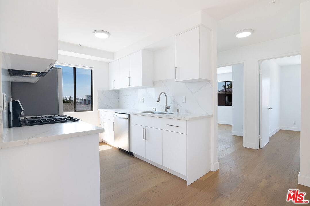 231 E Hyde Park Blvd