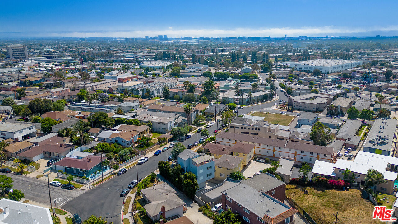 231 E Hyde Park Blvd