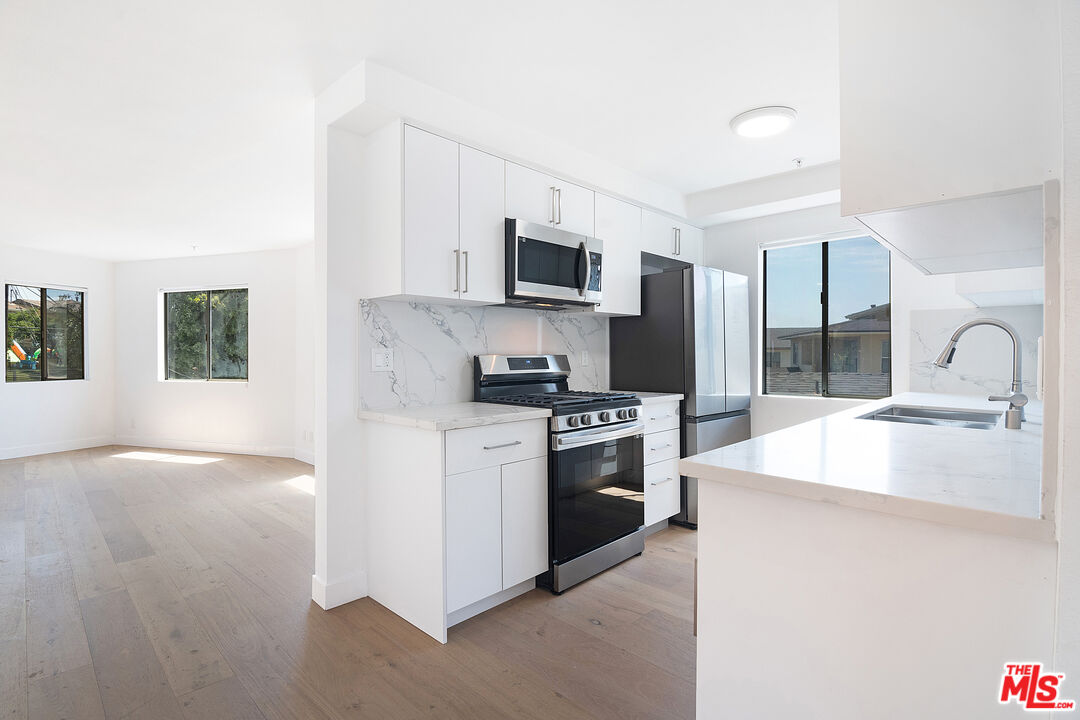 231 E Hyde Park Blvd