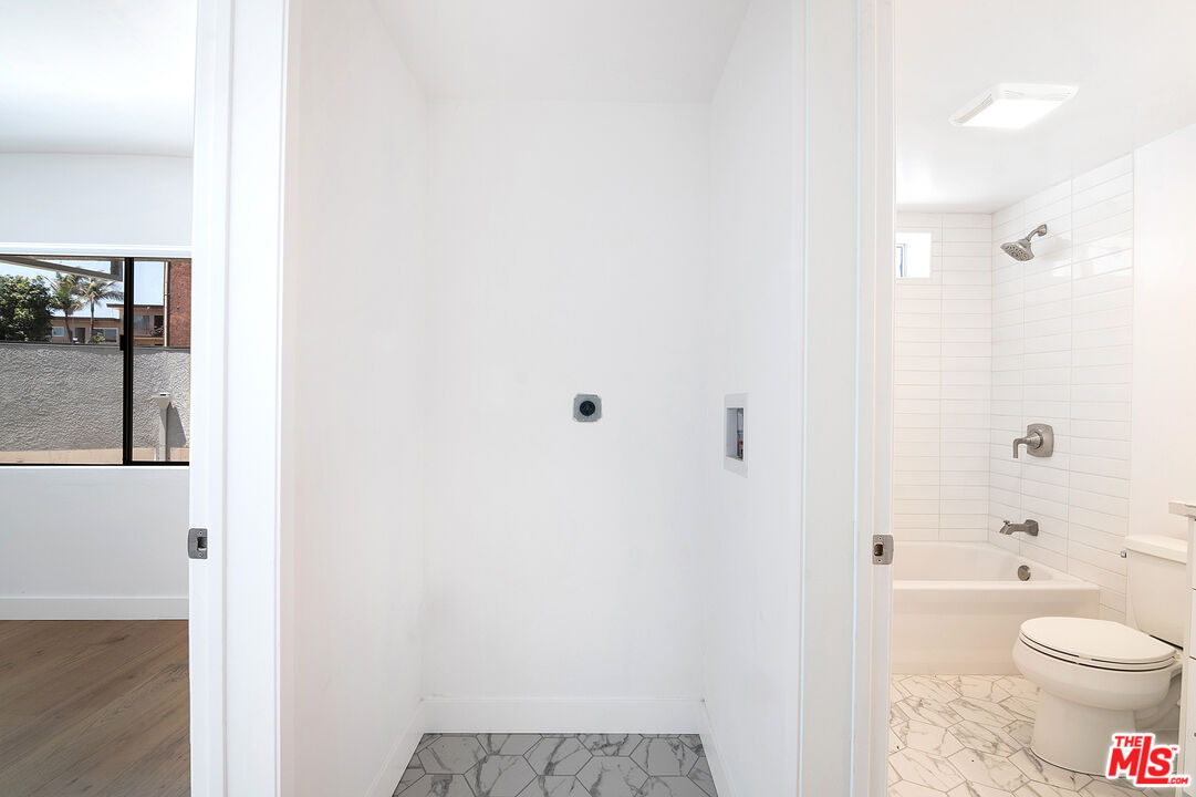 231 E Hyde Park Blvd