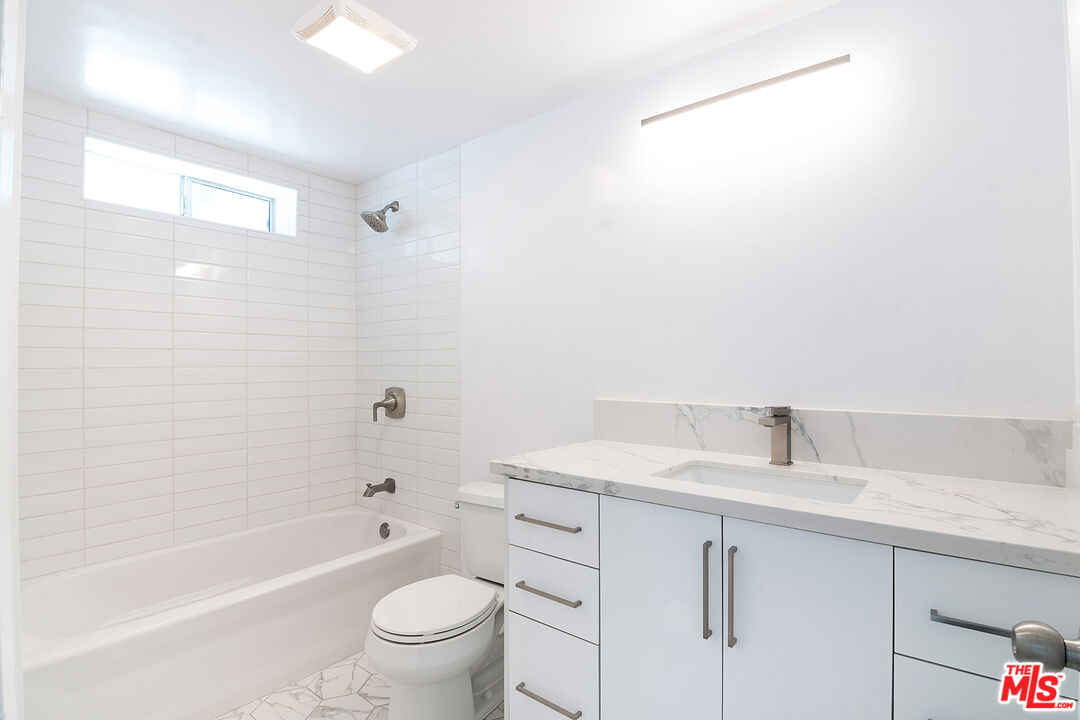 231 E Hyde Park Blvd