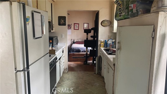 7563 De Soto AVE