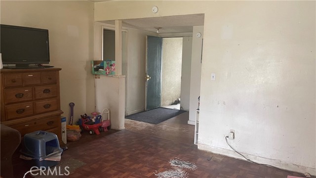 7563 De Soto AVE