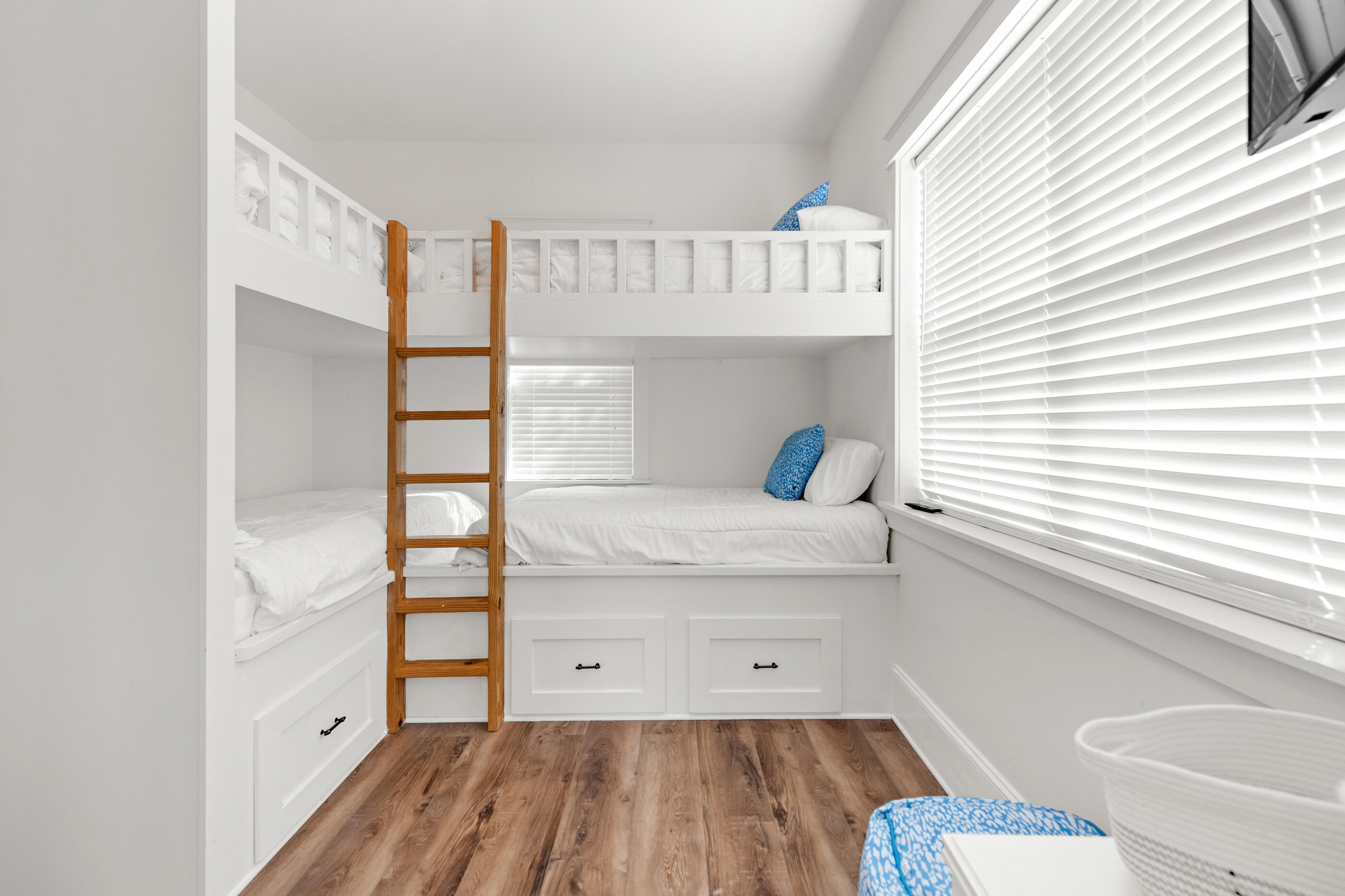 4728 Rendezvous Cove