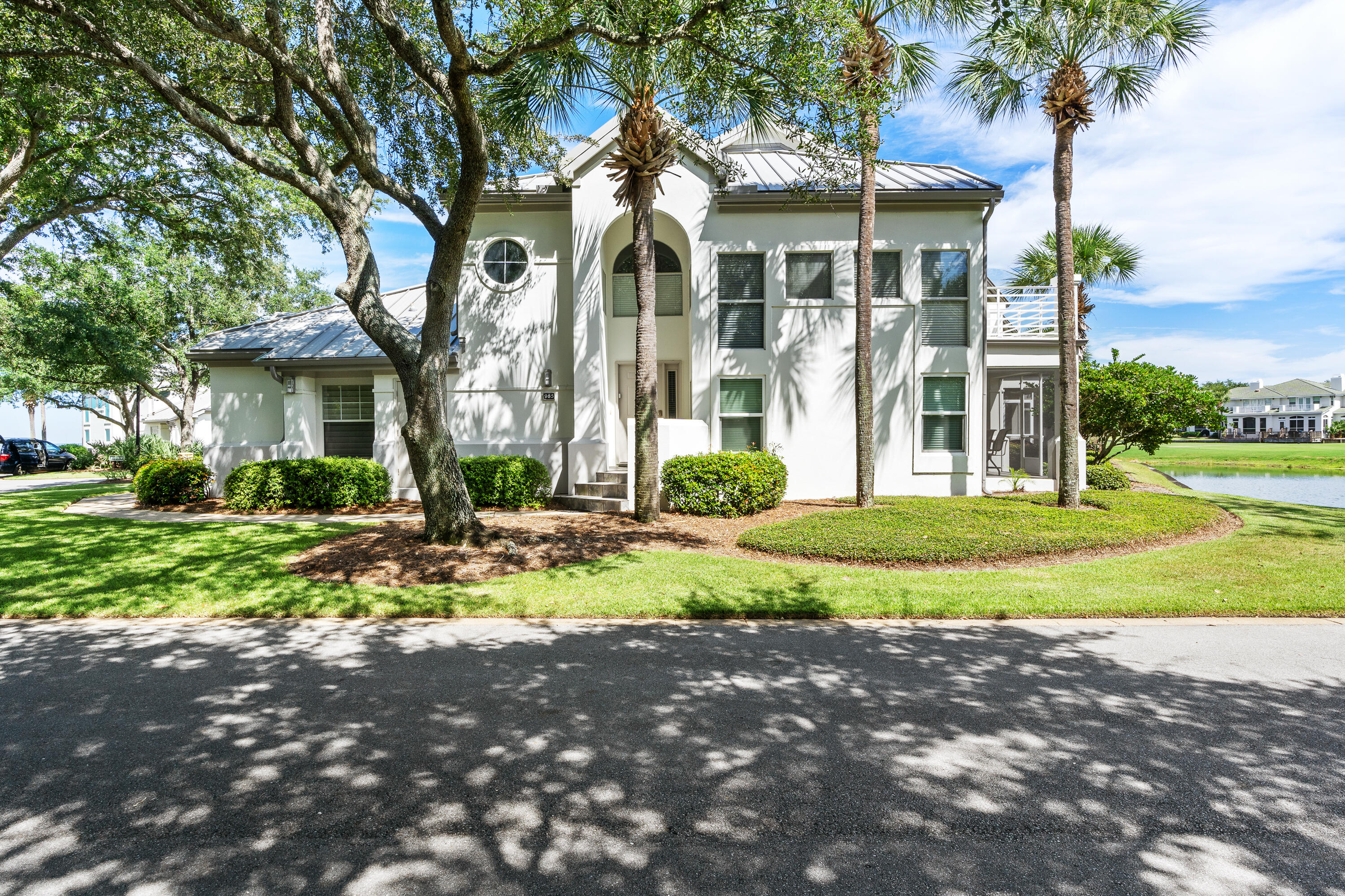 985 Northshore Drive, 985