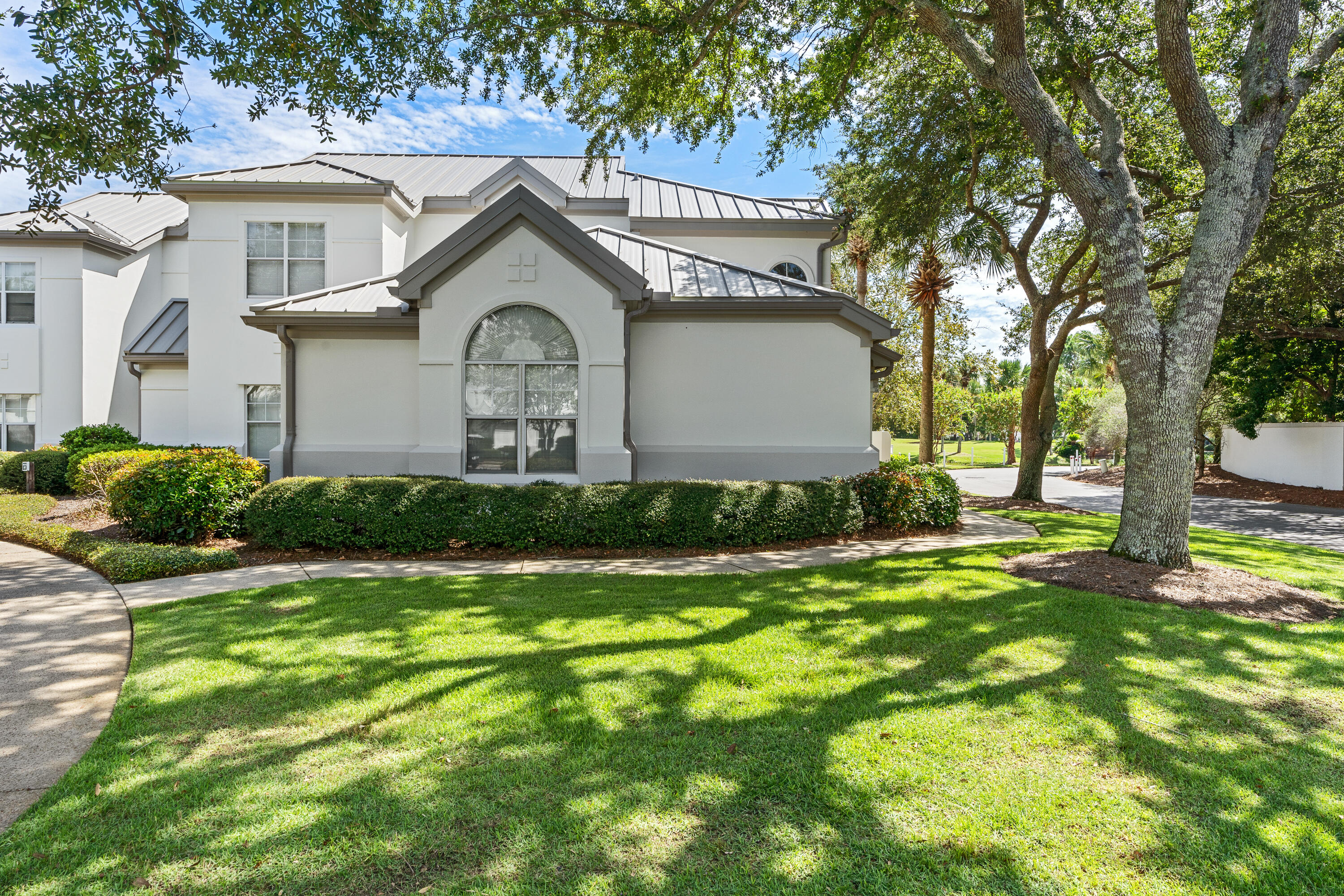 985 Northshore Drive, 985