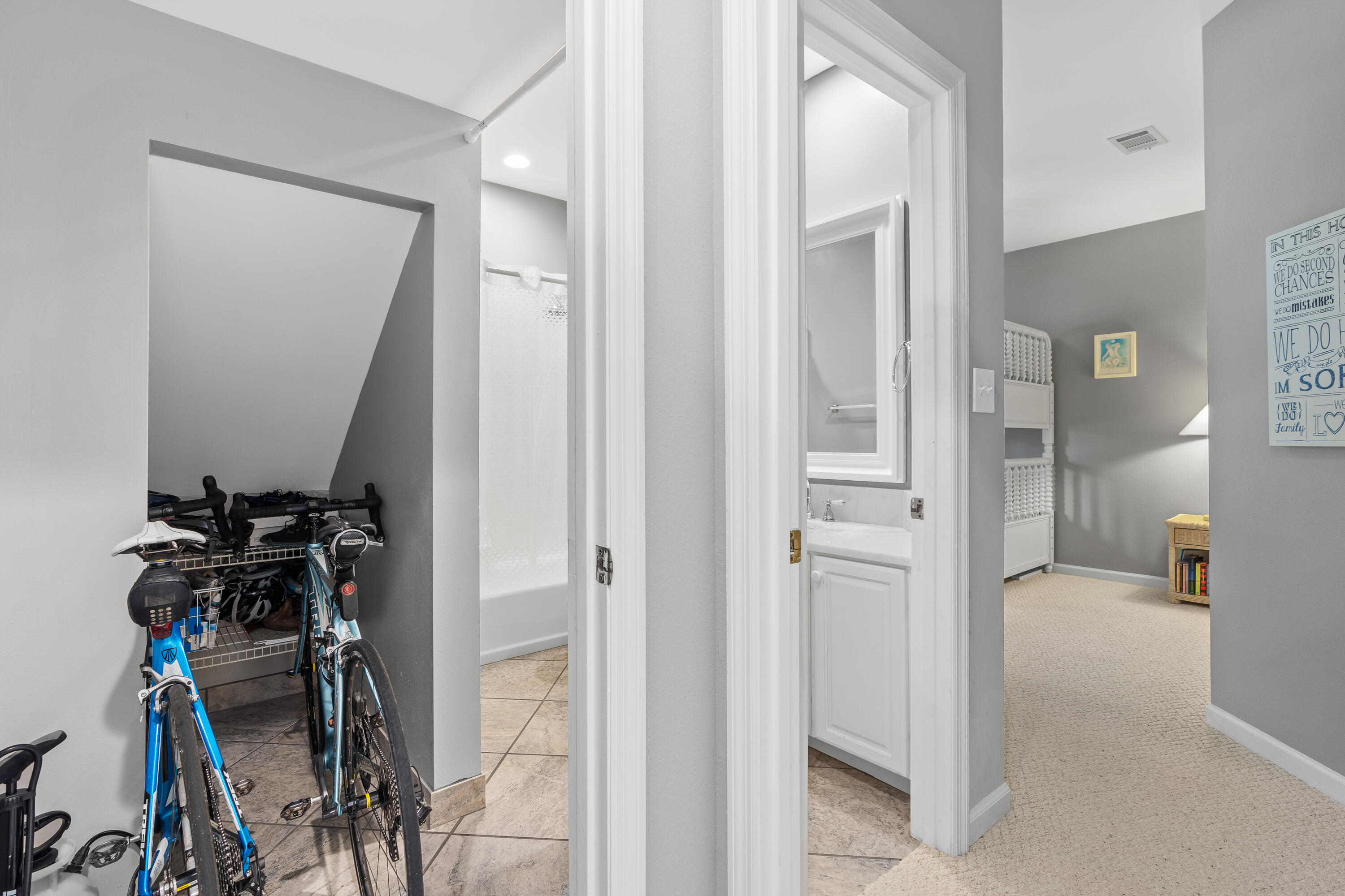 985 Northshore Drive, 985