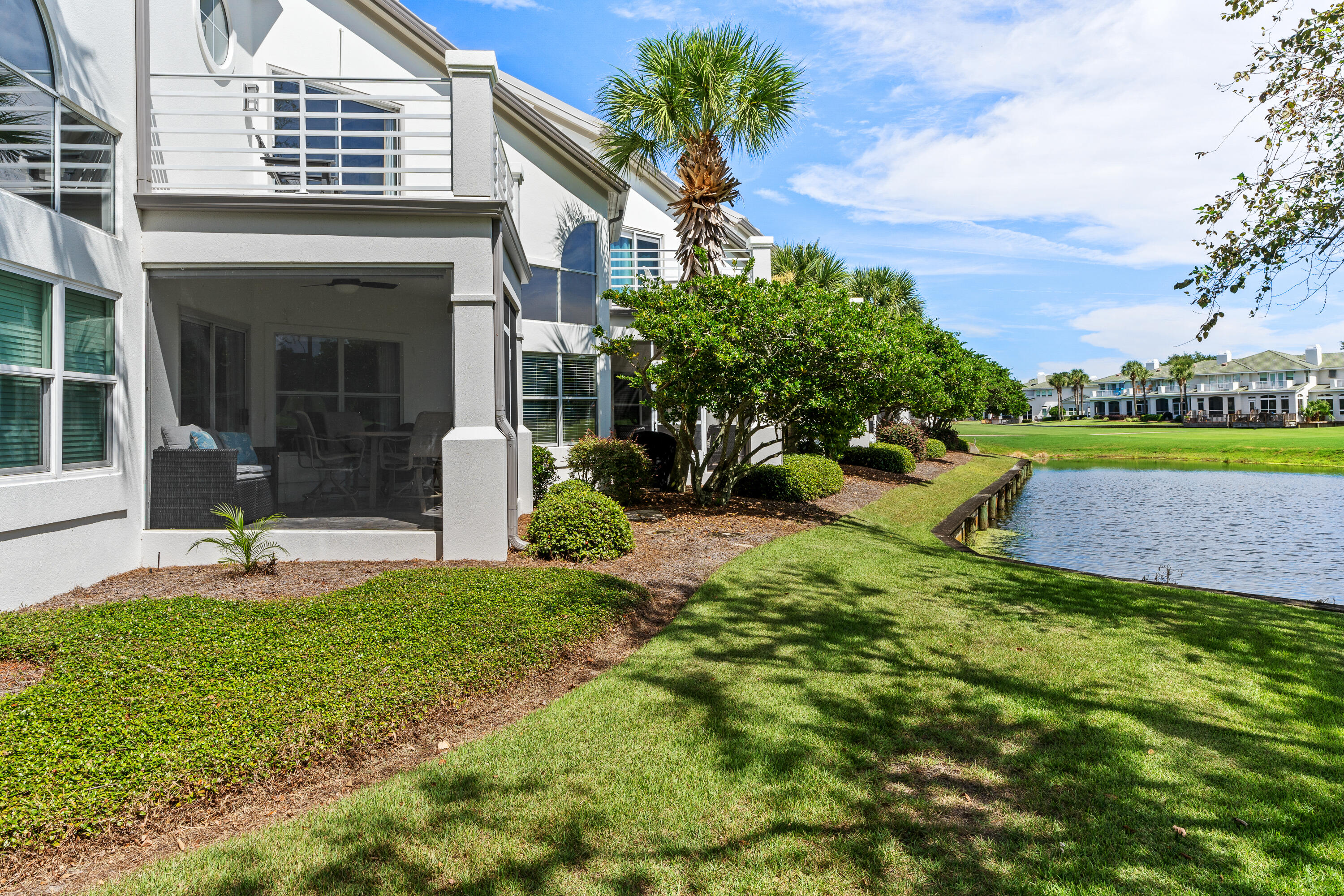 985 Northshore Drive, 985