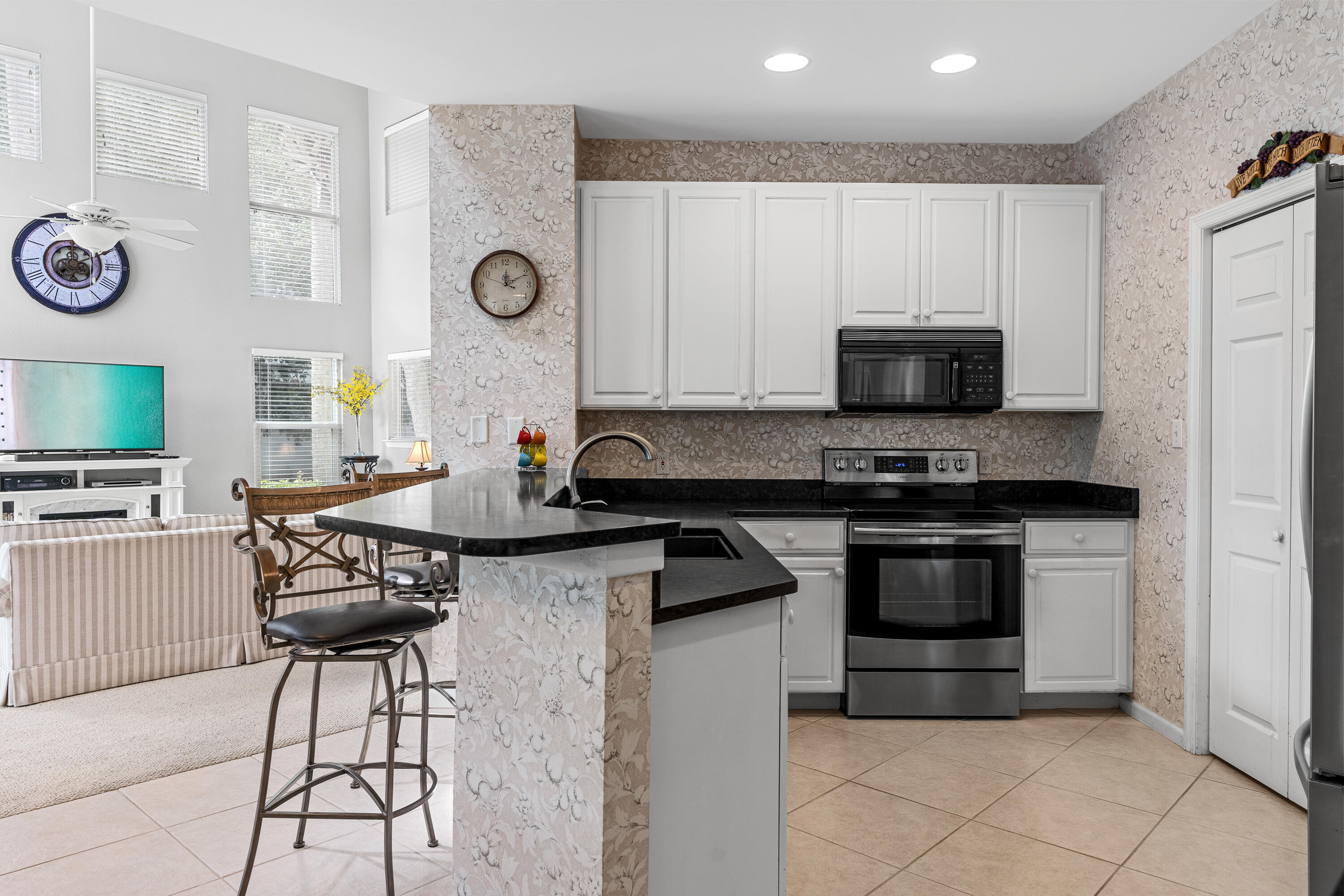 985 Northshore Drive, 985