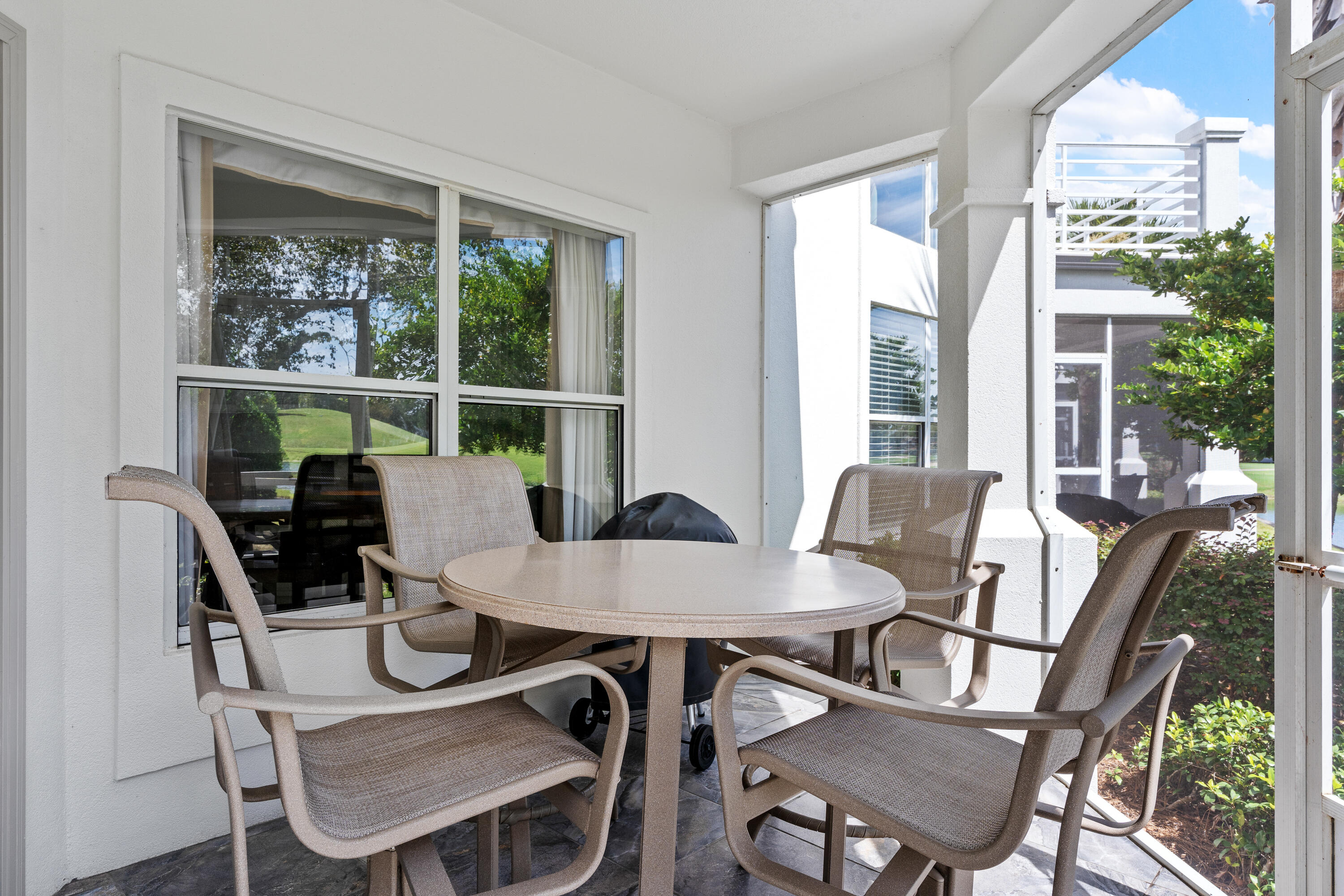 985 Northshore Drive, 985