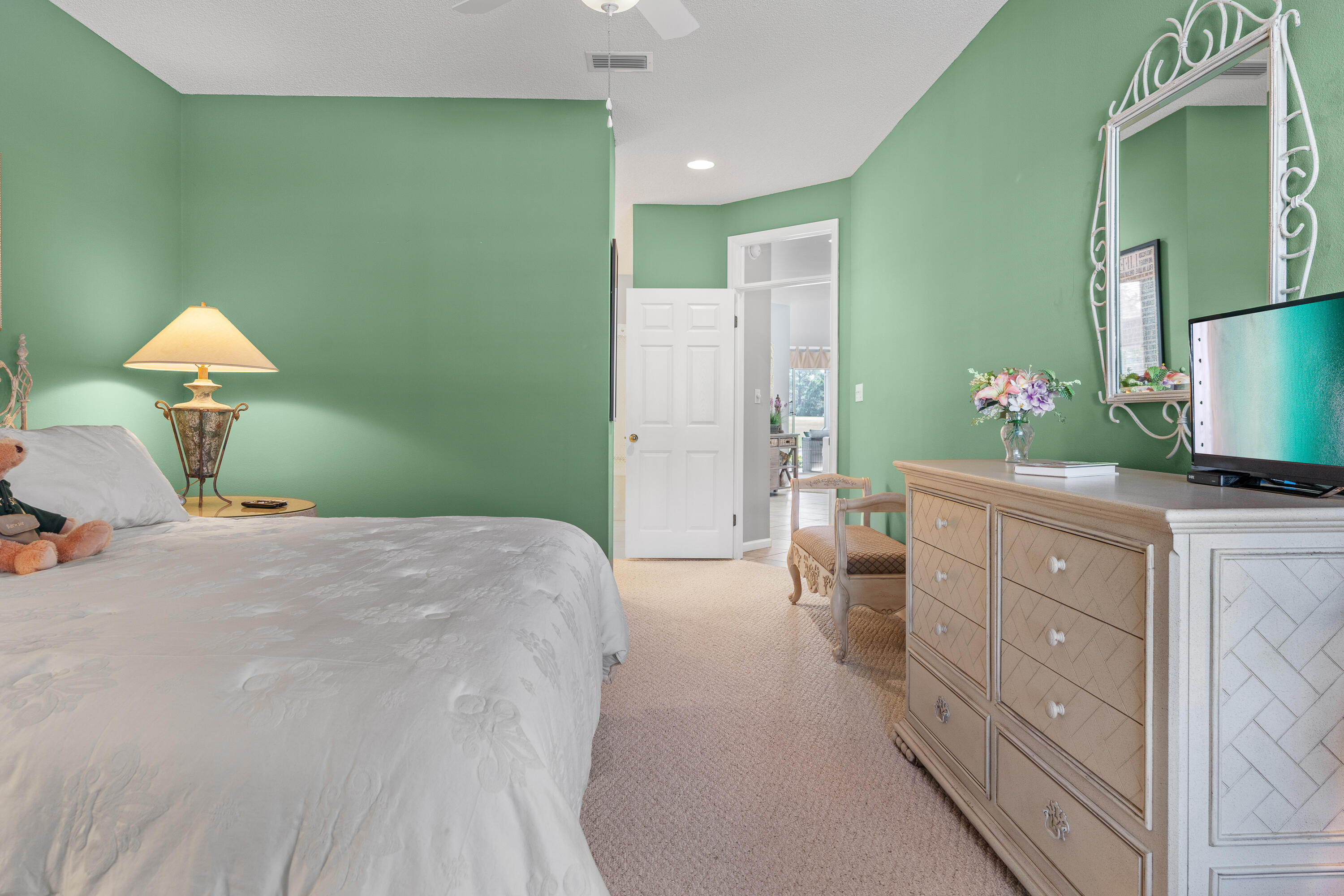 985 Northshore Drive, 985