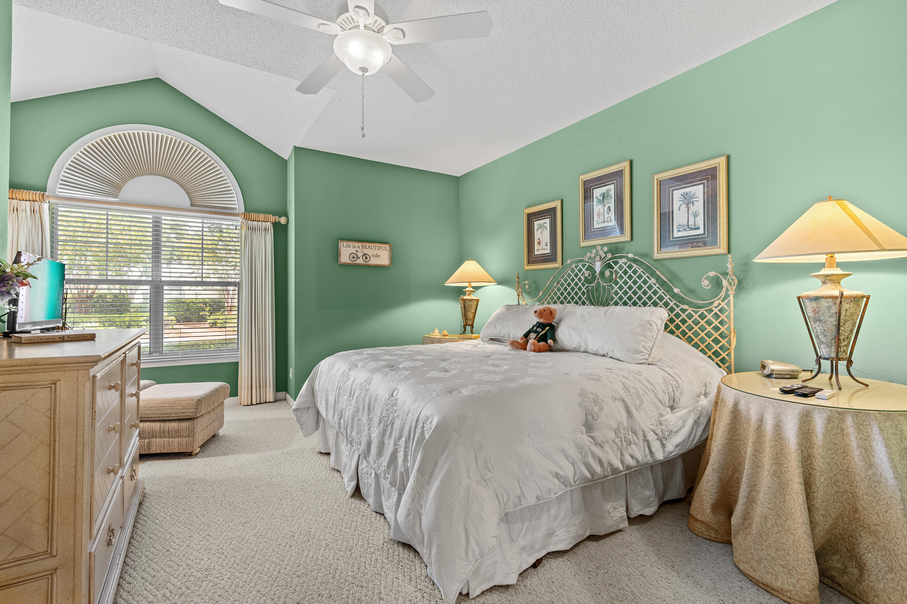 985 Northshore Drive, 985