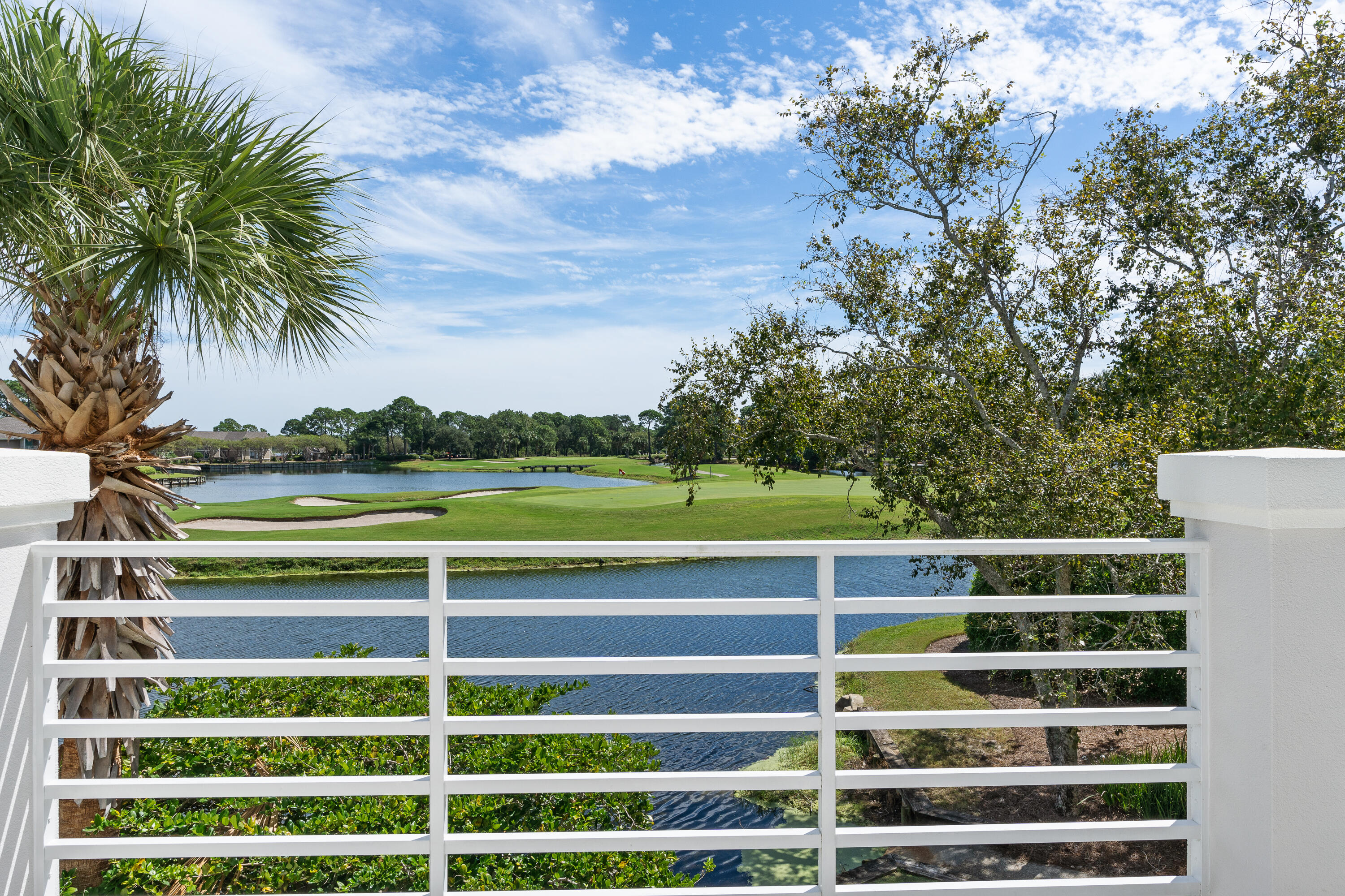 985 Northshore Drive, 985