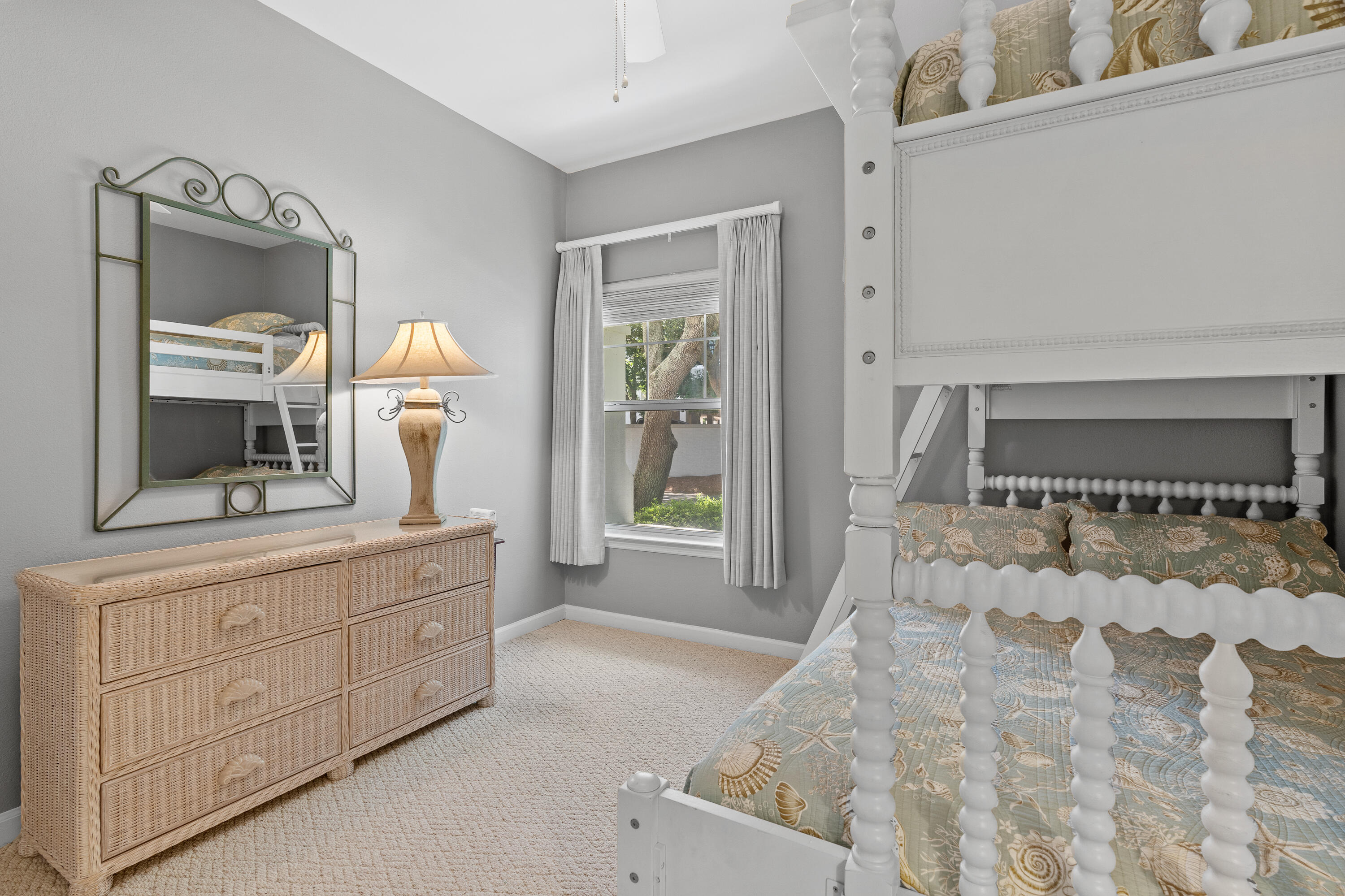 985 Northshore Drive, 985