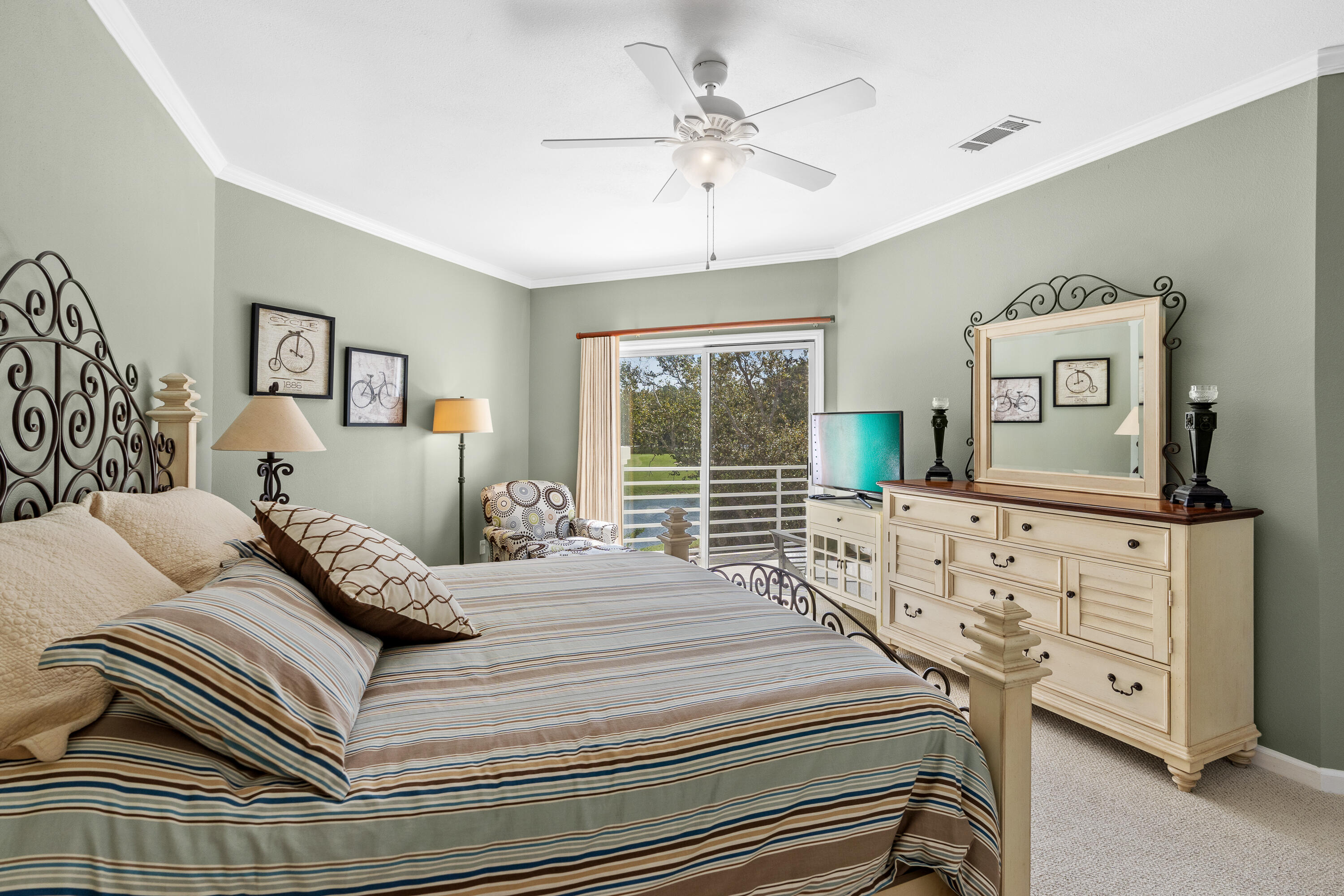 985 Northshore Drive, 985