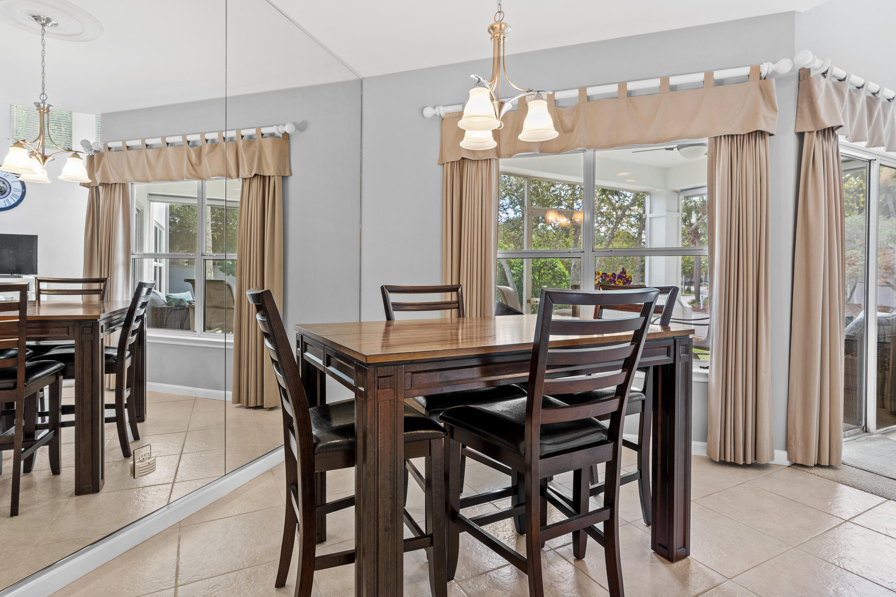 985 Northshore Drive, 985