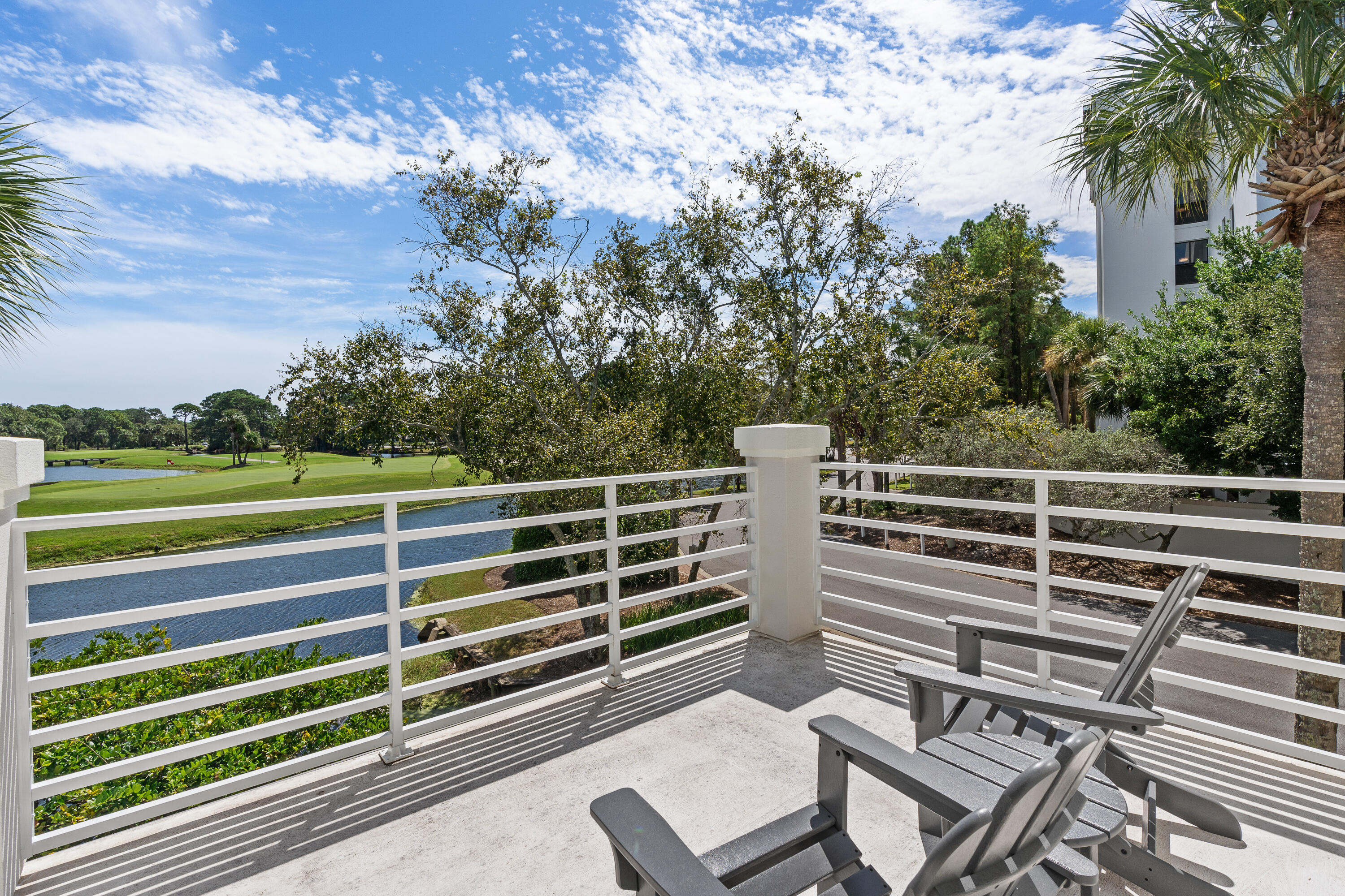 985 Northshore Drive, 985