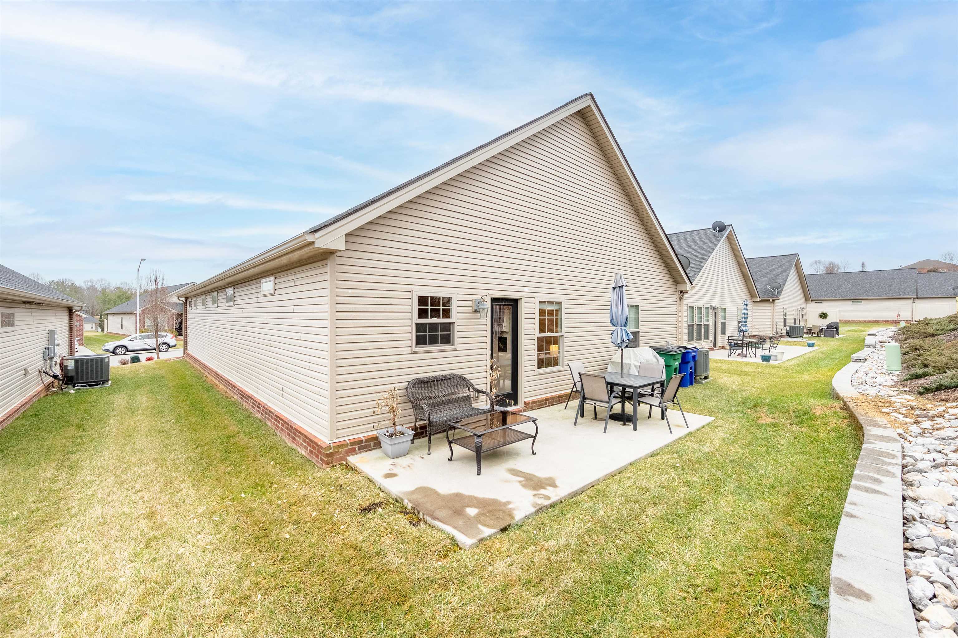 70 GAVINS Court NW