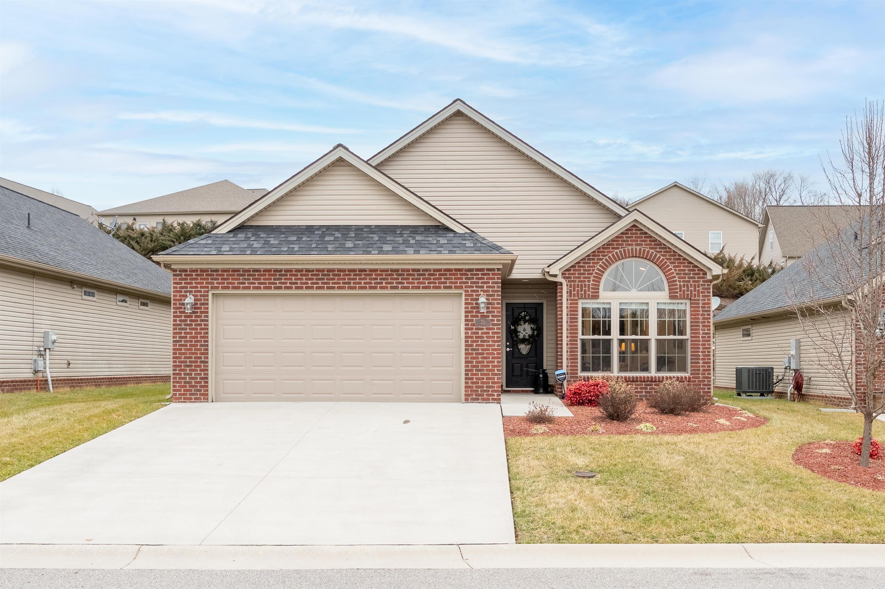 70 GAVINS Court NW