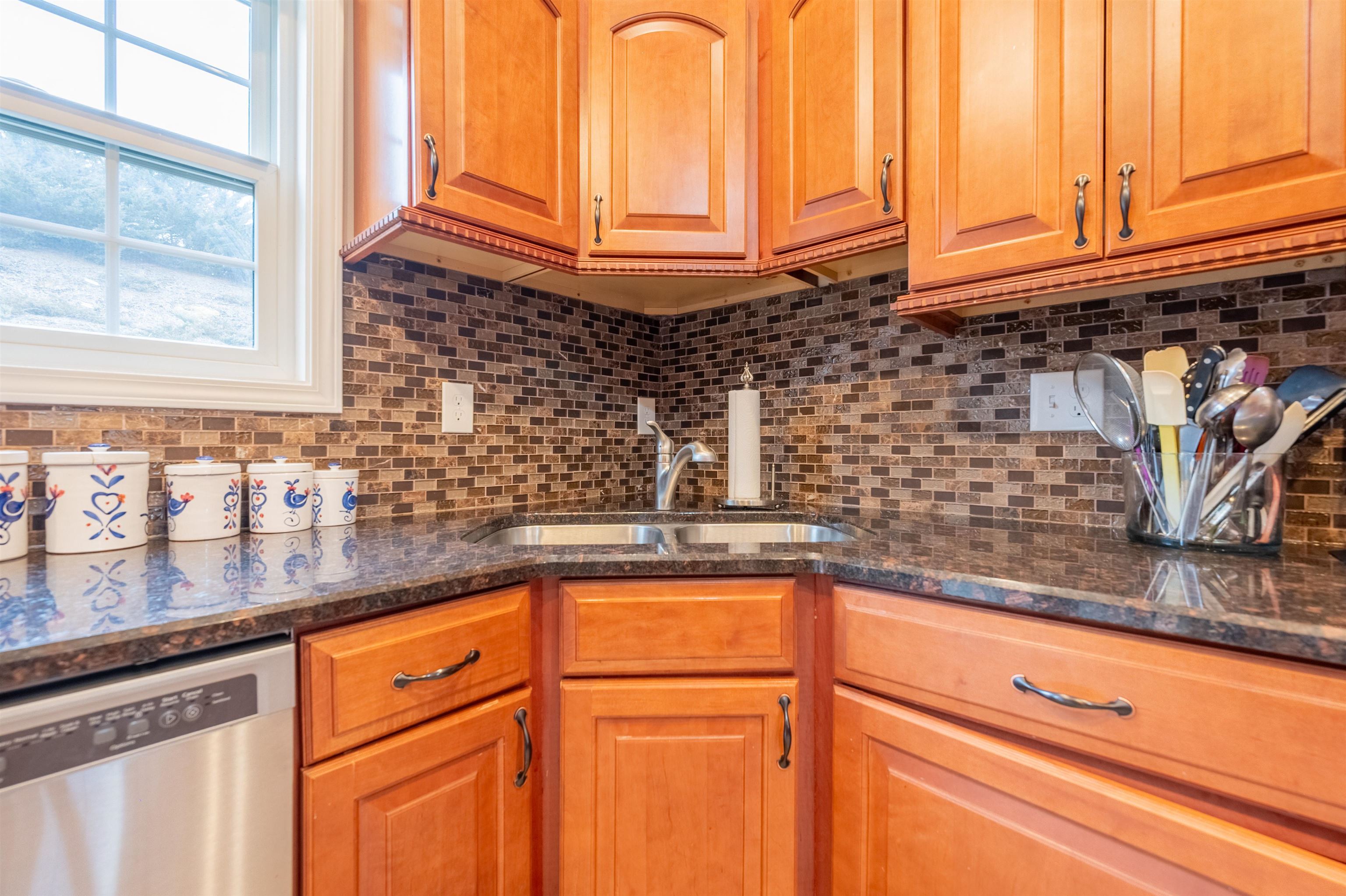 70 GAVINS Court NW