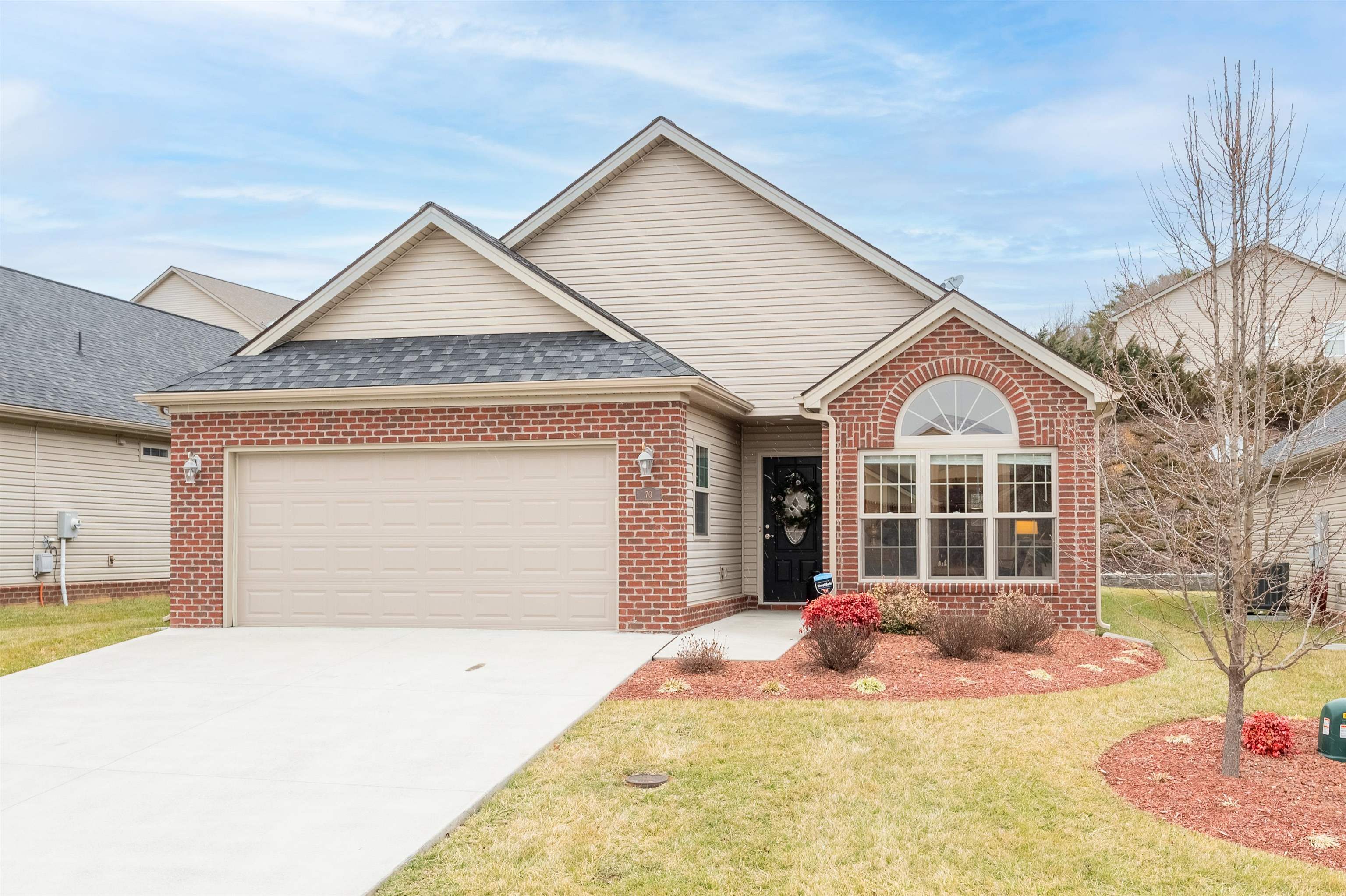 70 GAVINS Court NW
