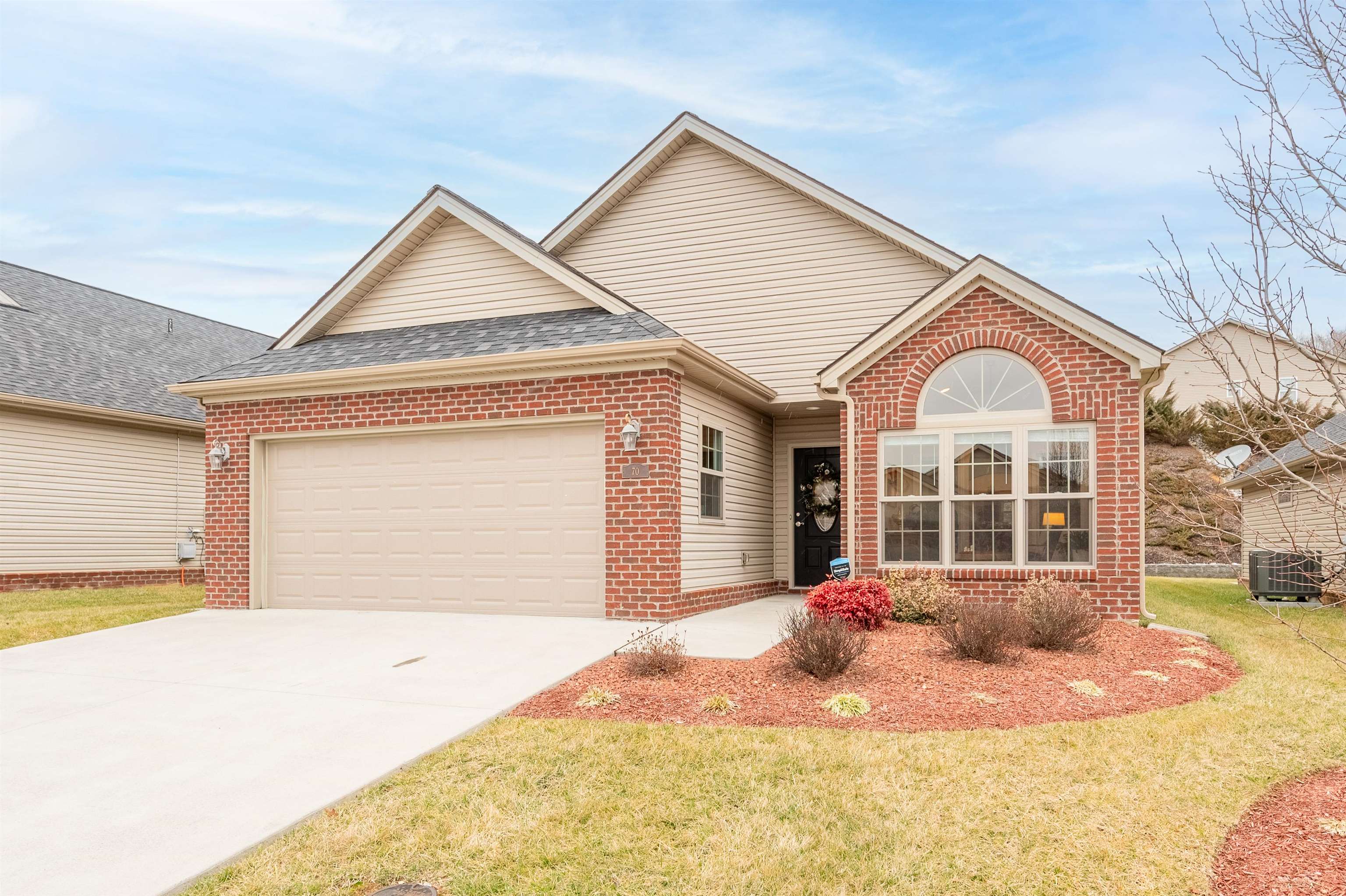 70 GAVINS Court NW
