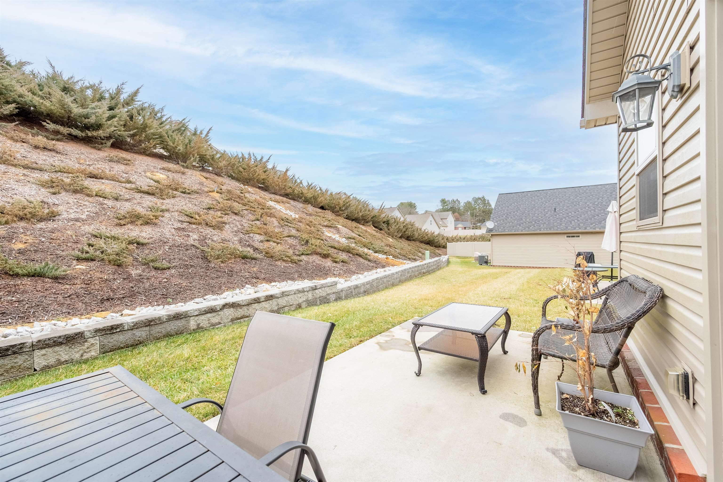 70 GAVINS Court NW