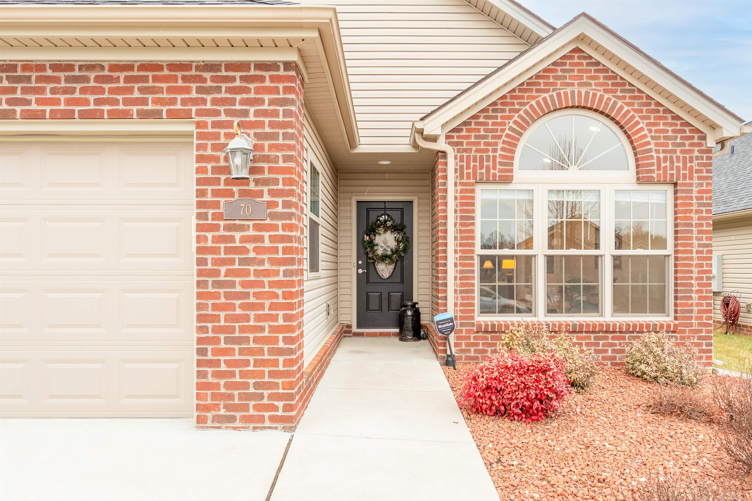 70 GAVINS Court NW