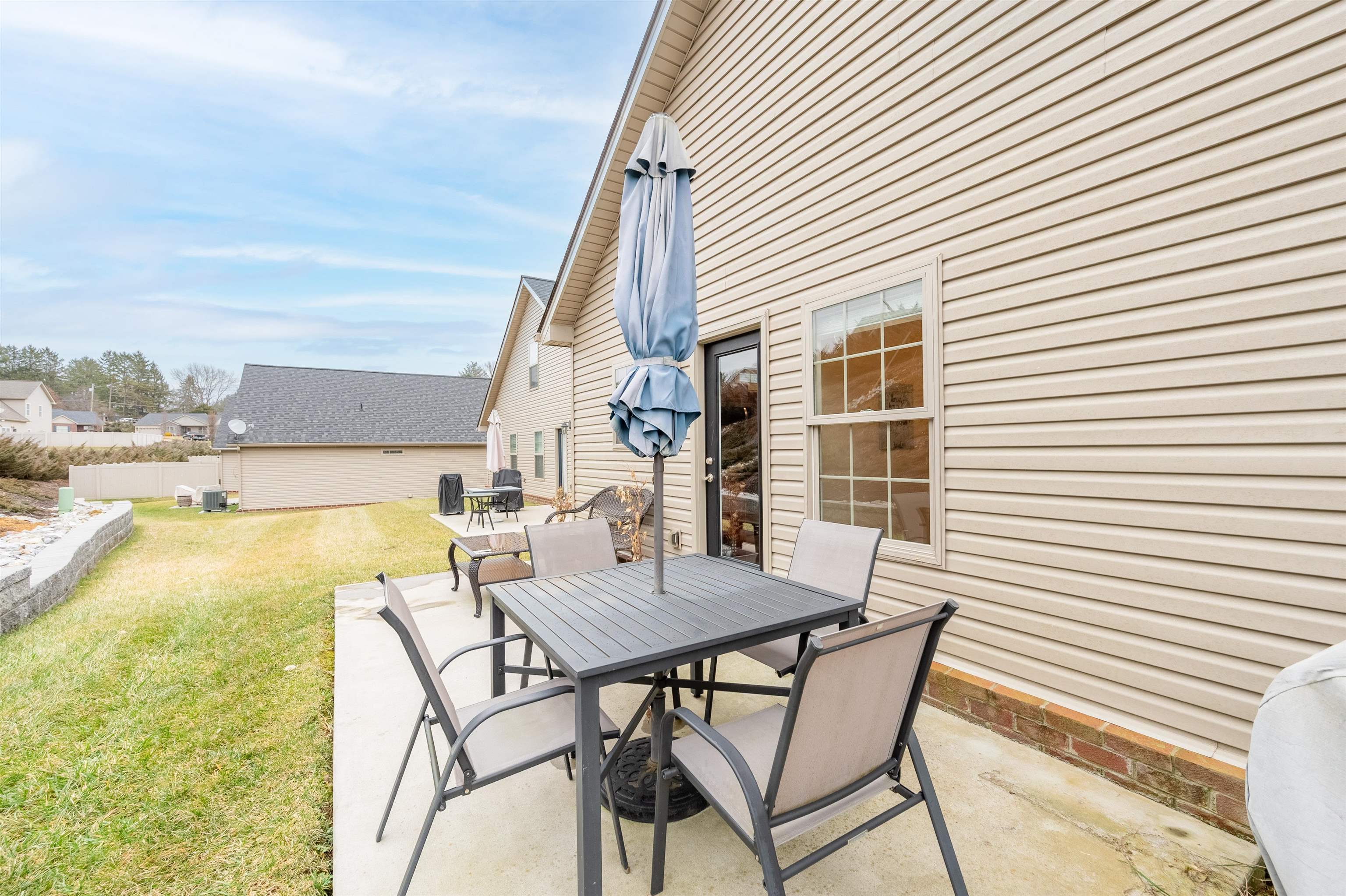 70 GAVINS Court NW