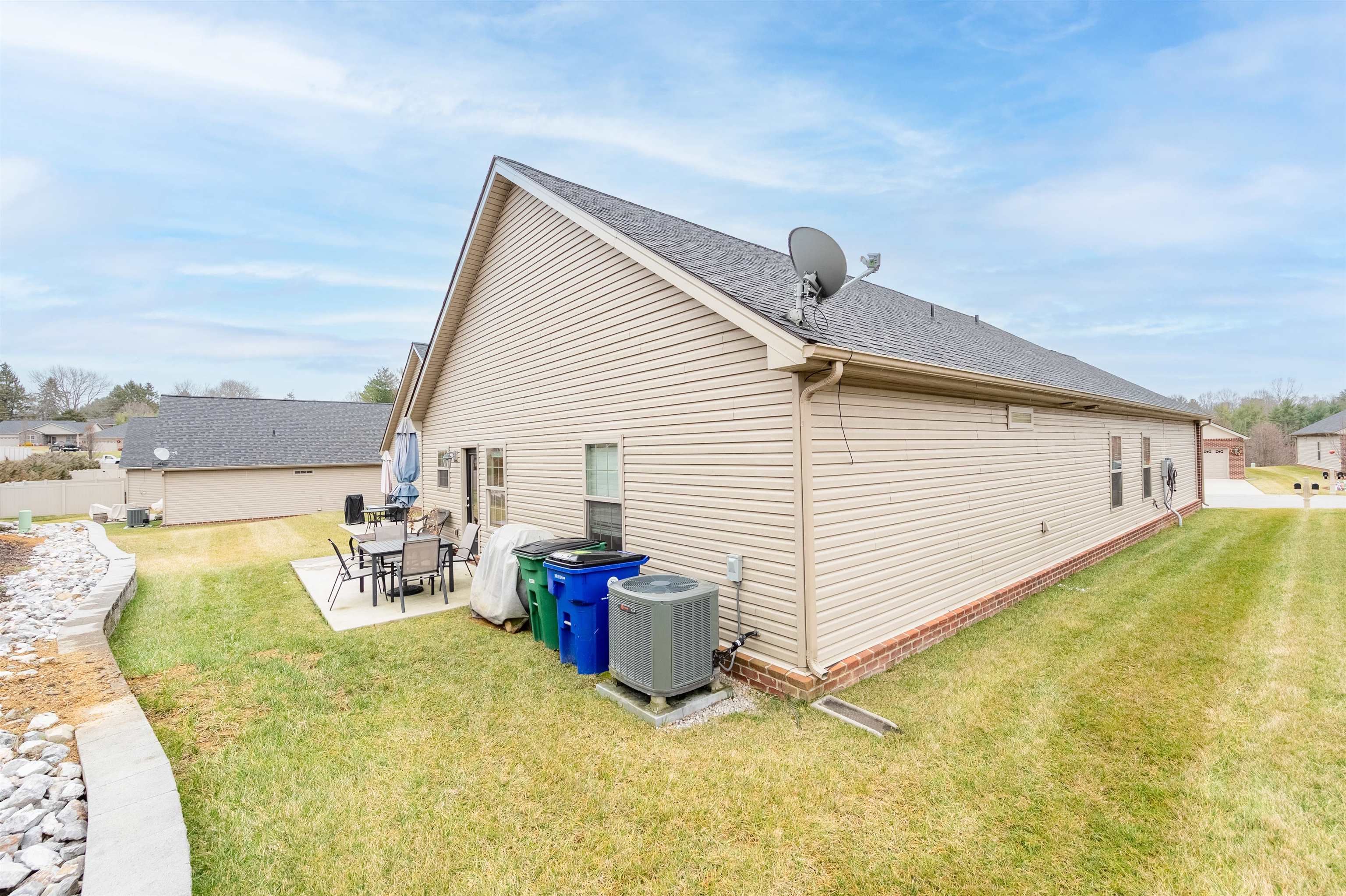 70 GAVINS Court NW