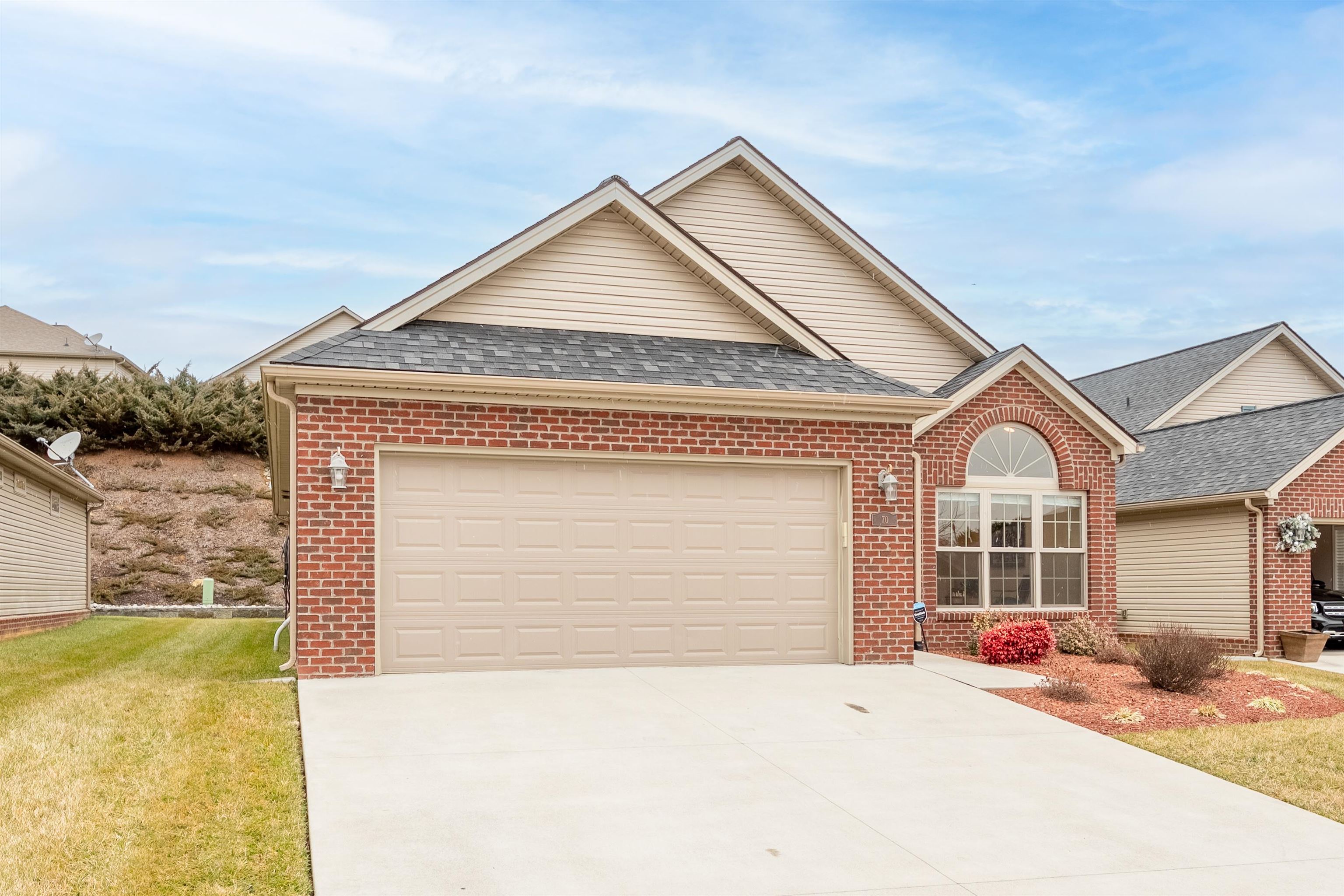 70 GAVINS Court NW