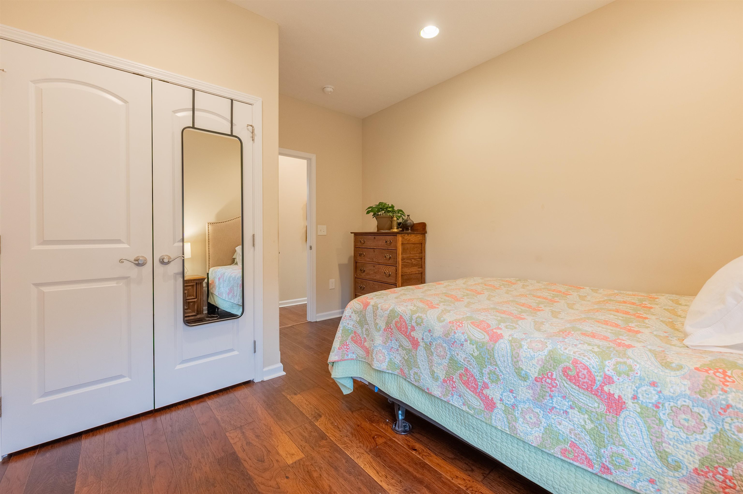 70 GAVINS Court NW