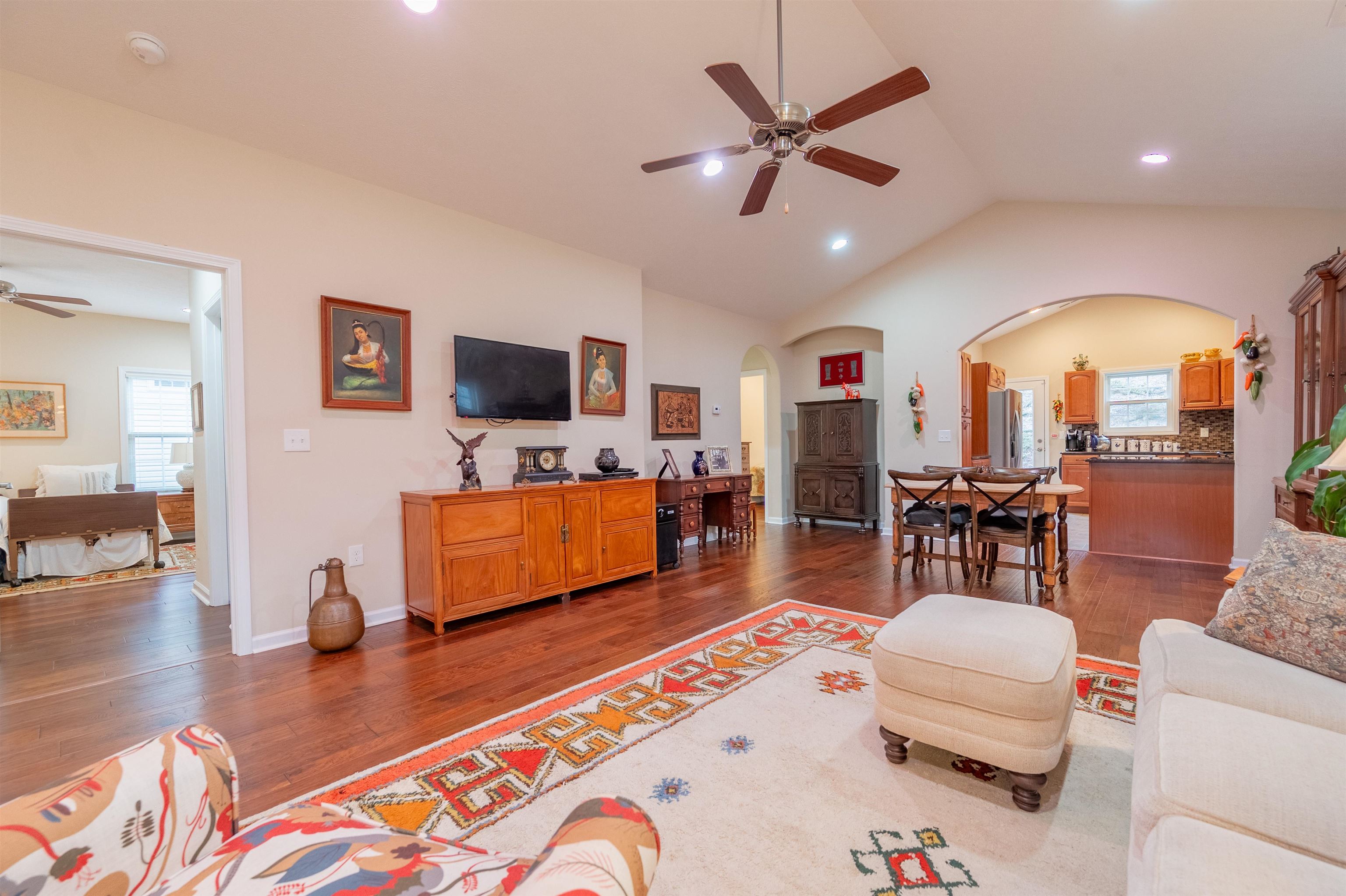 70 GAVINS Court NW