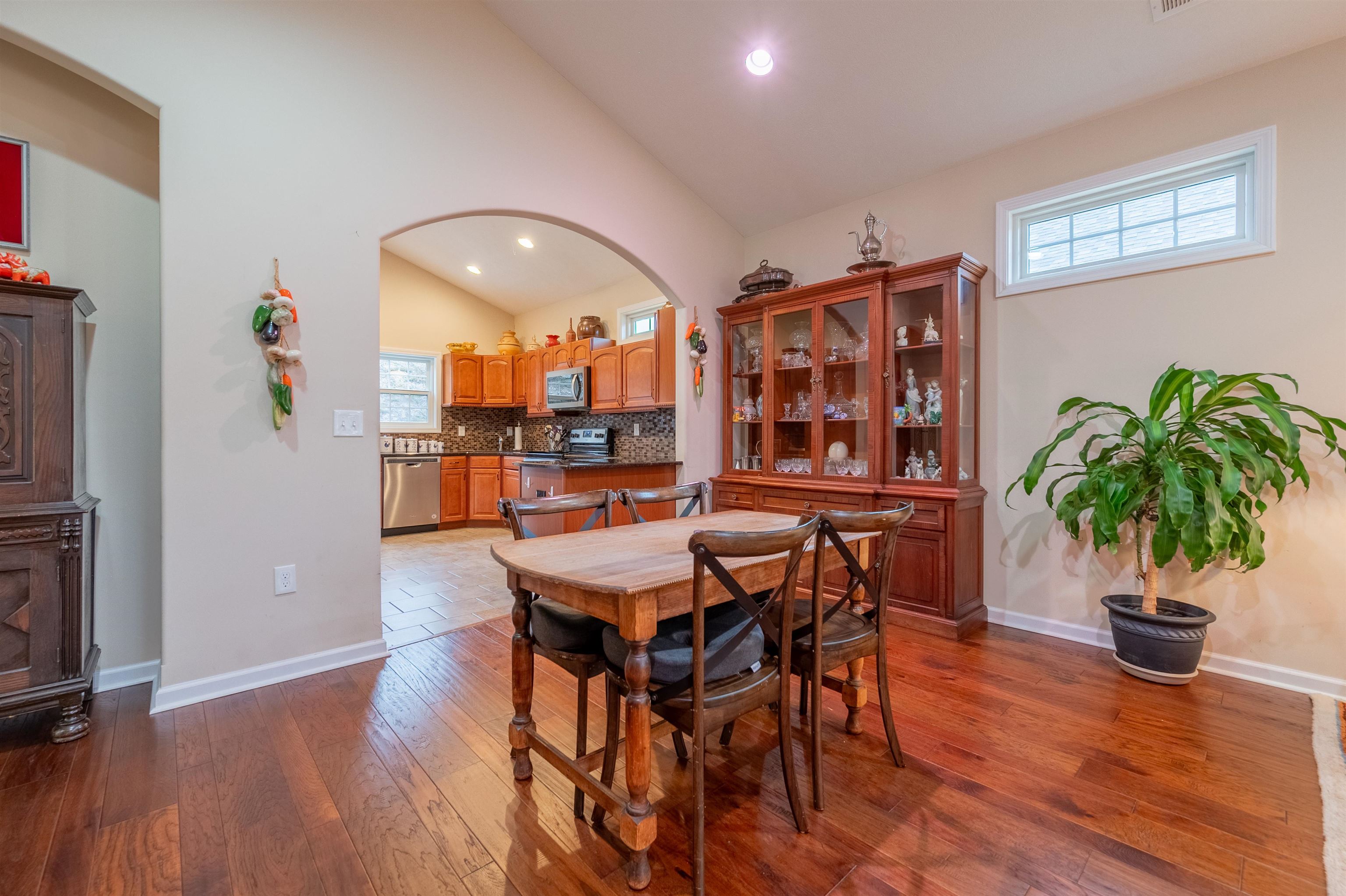 70 GAVINS Court NW